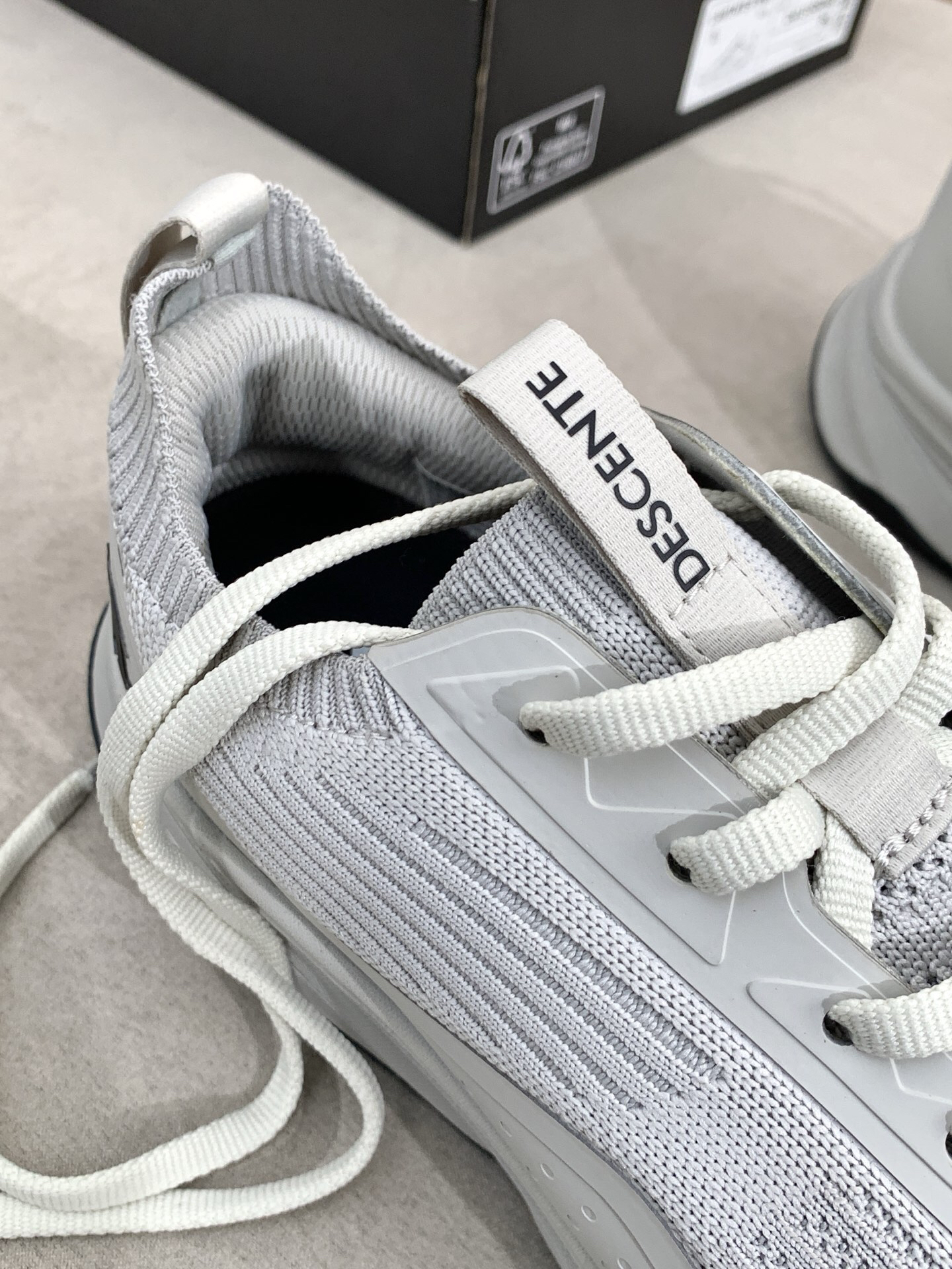 Descente Lavitate II Knit Running Shoes Grey