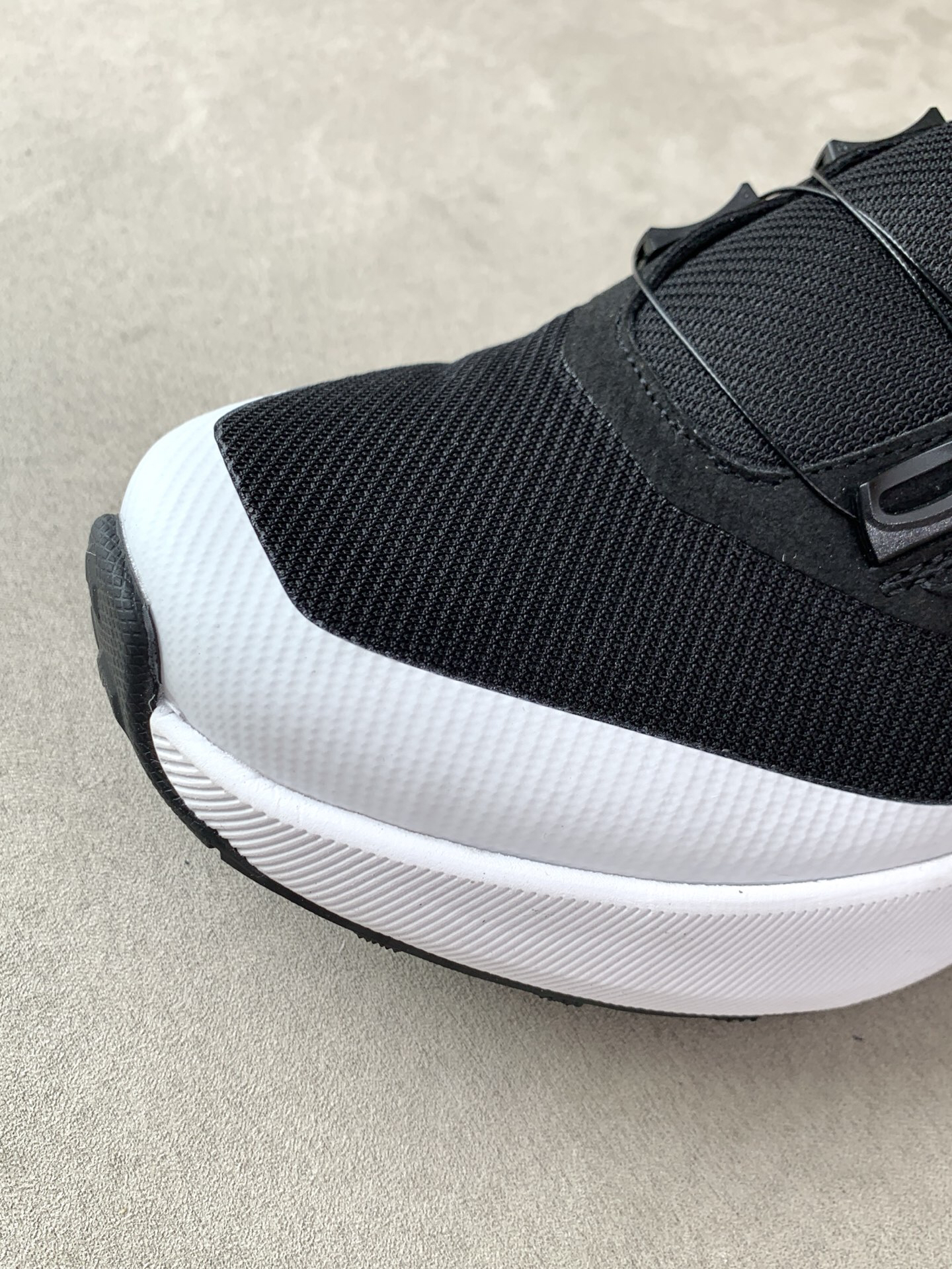 Descente Dualis G BOA Trail Runners Black/White