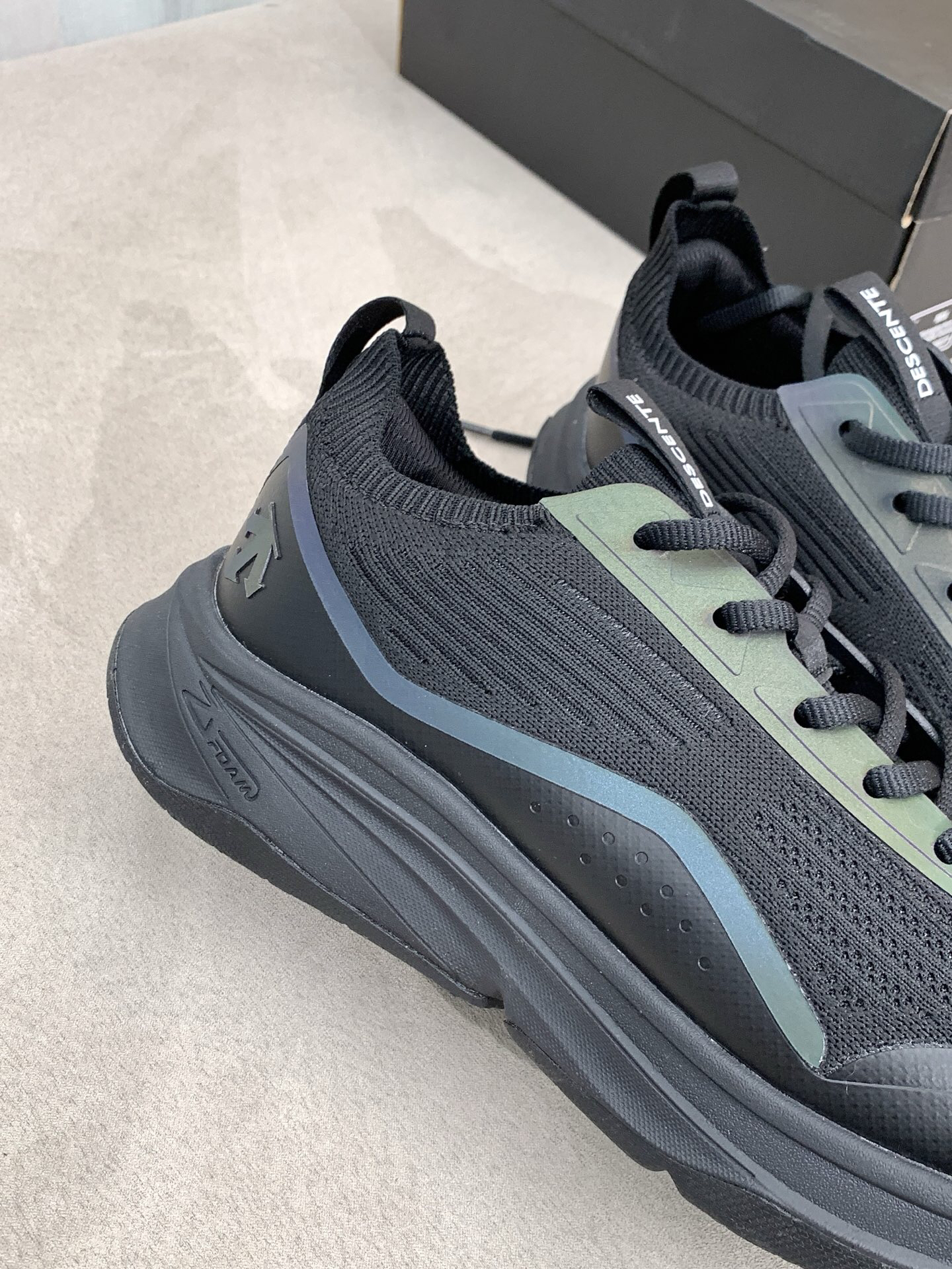 Descente Lavitate II Knit Sneakers Black