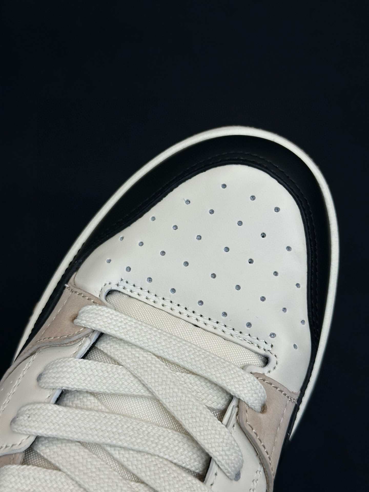 Dior B57 Low-Top Sneakers White Grey Black