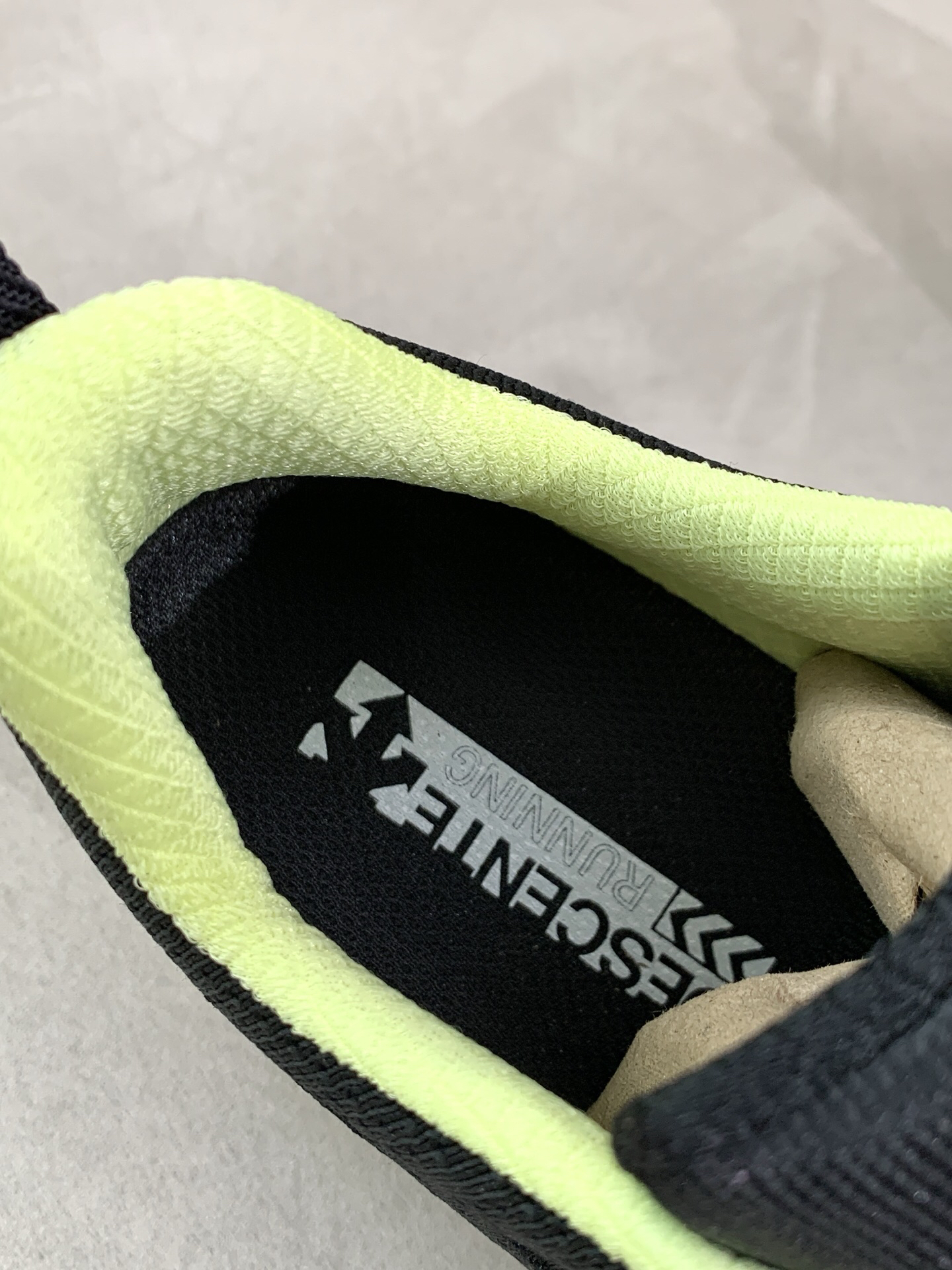 Descente BOA Training Sneakers Black/Neon