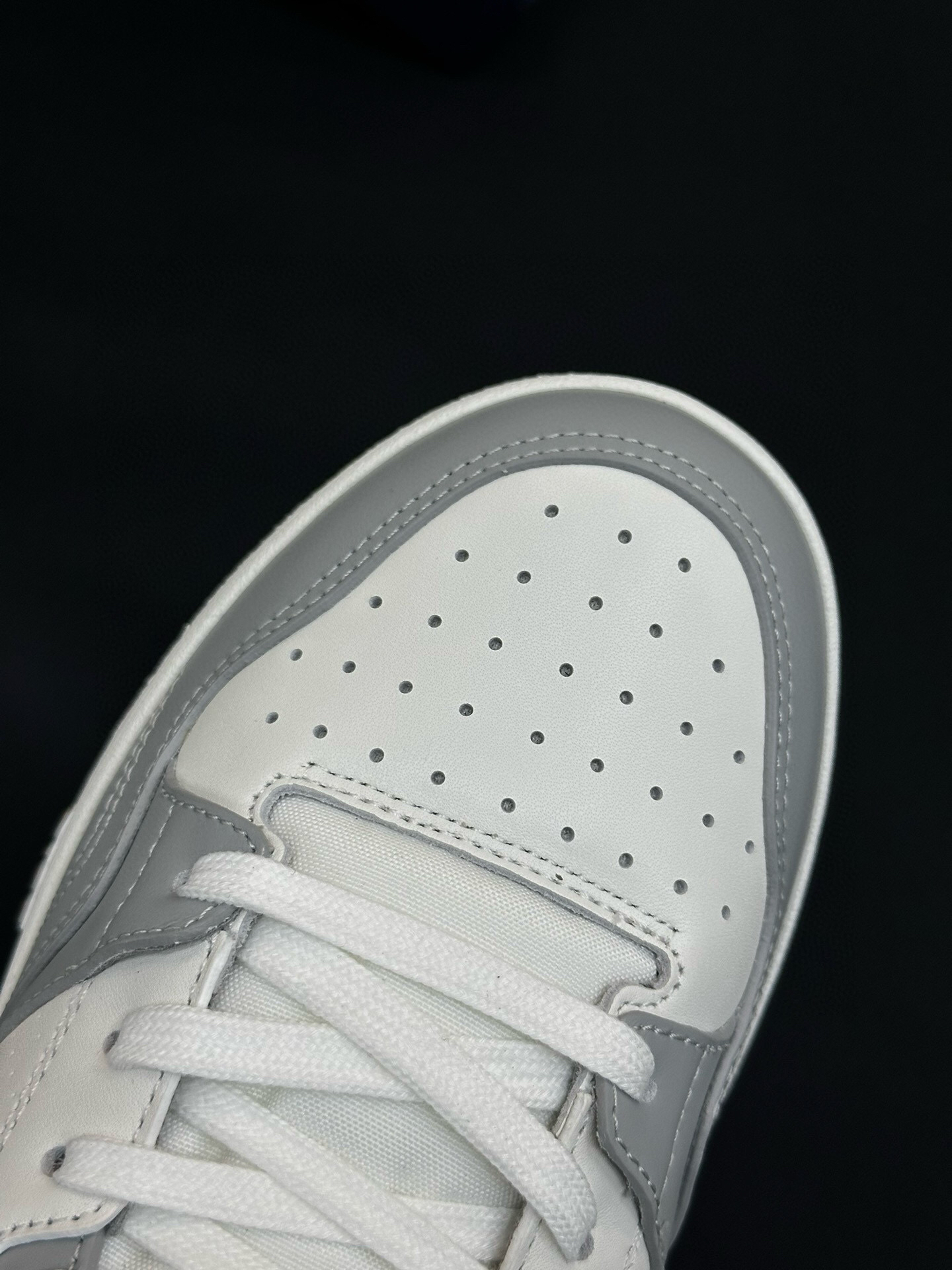 Dior B57 Low-Top Sneakers Grey/White