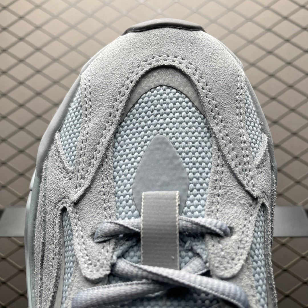 Adidas Yeezy 700 V2 Sneaker Gray