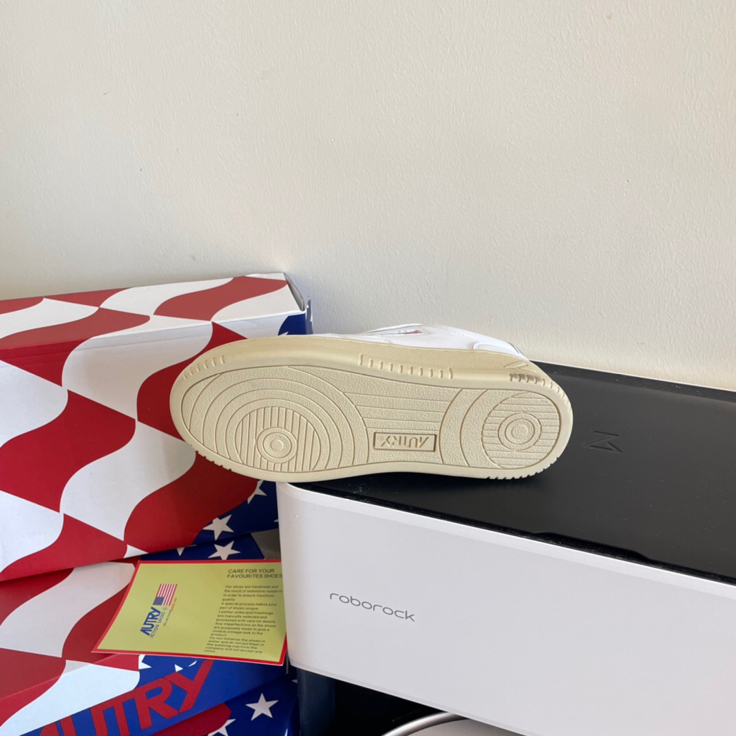 Autry Leather Court Sneakers White
