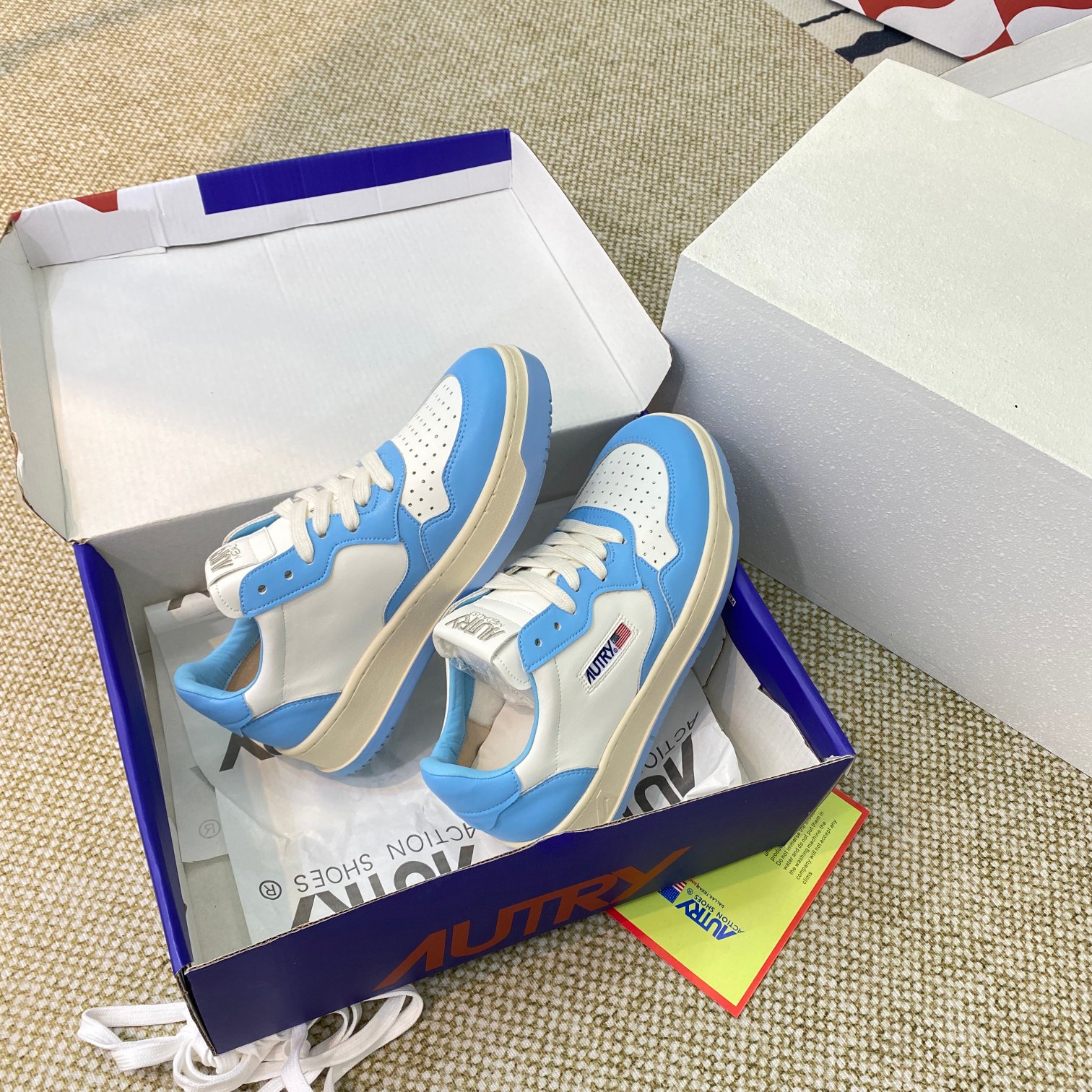 Autry Leather Court Sneakers Blue/White