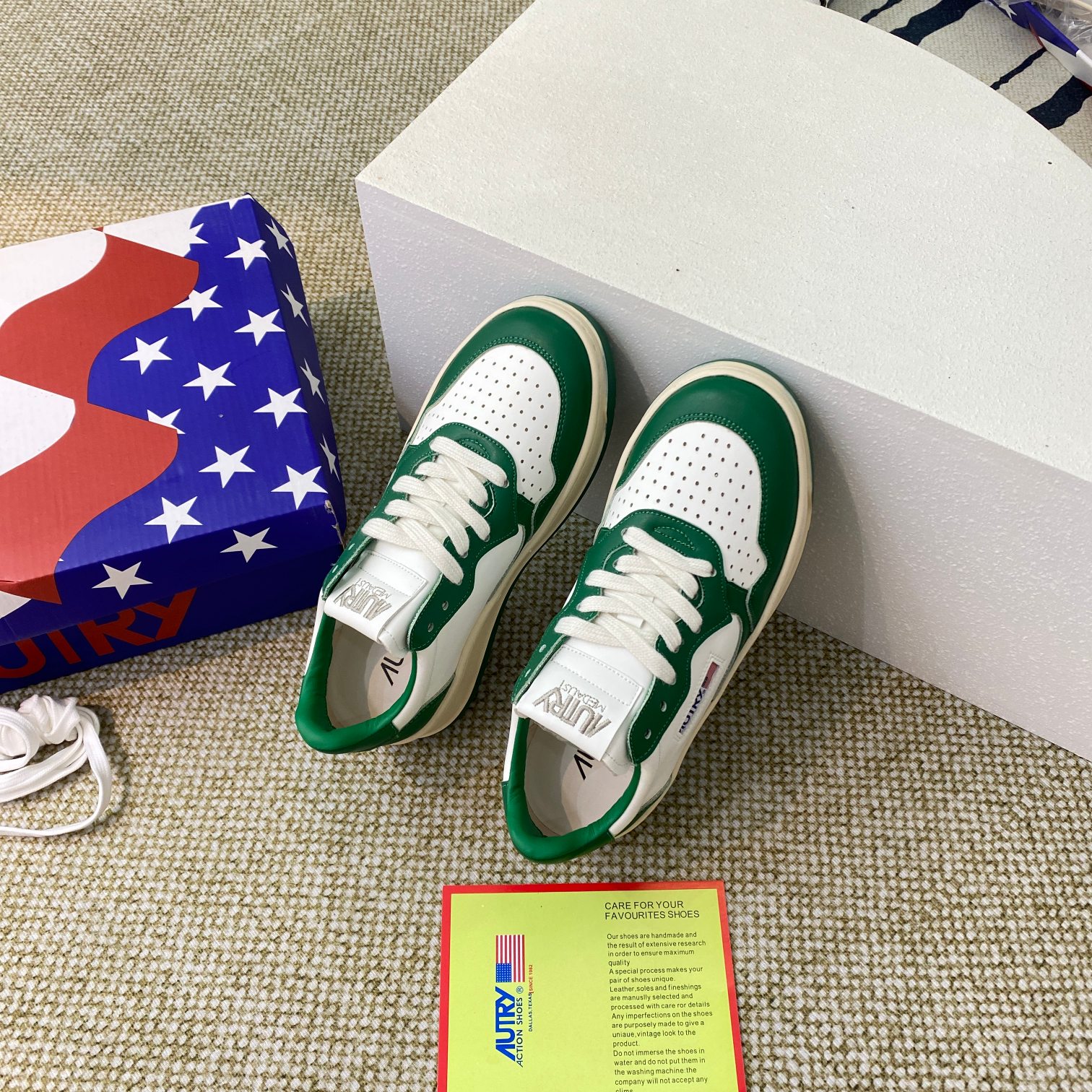 Autry Medalist Leather Sneakers Green/White