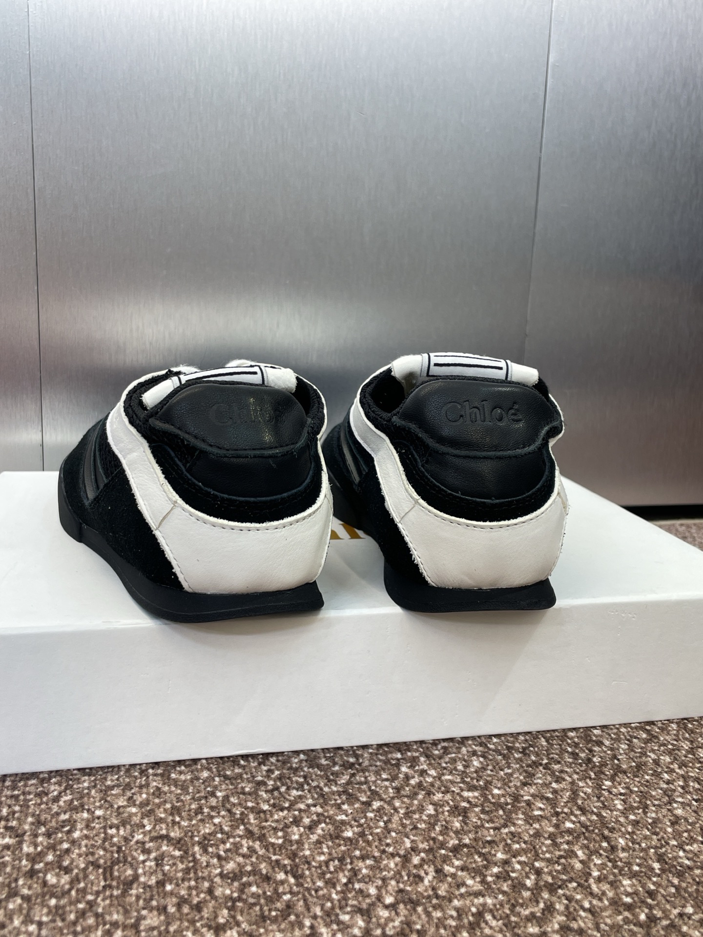Chloe Low-Top Runner Sneakers Black/White