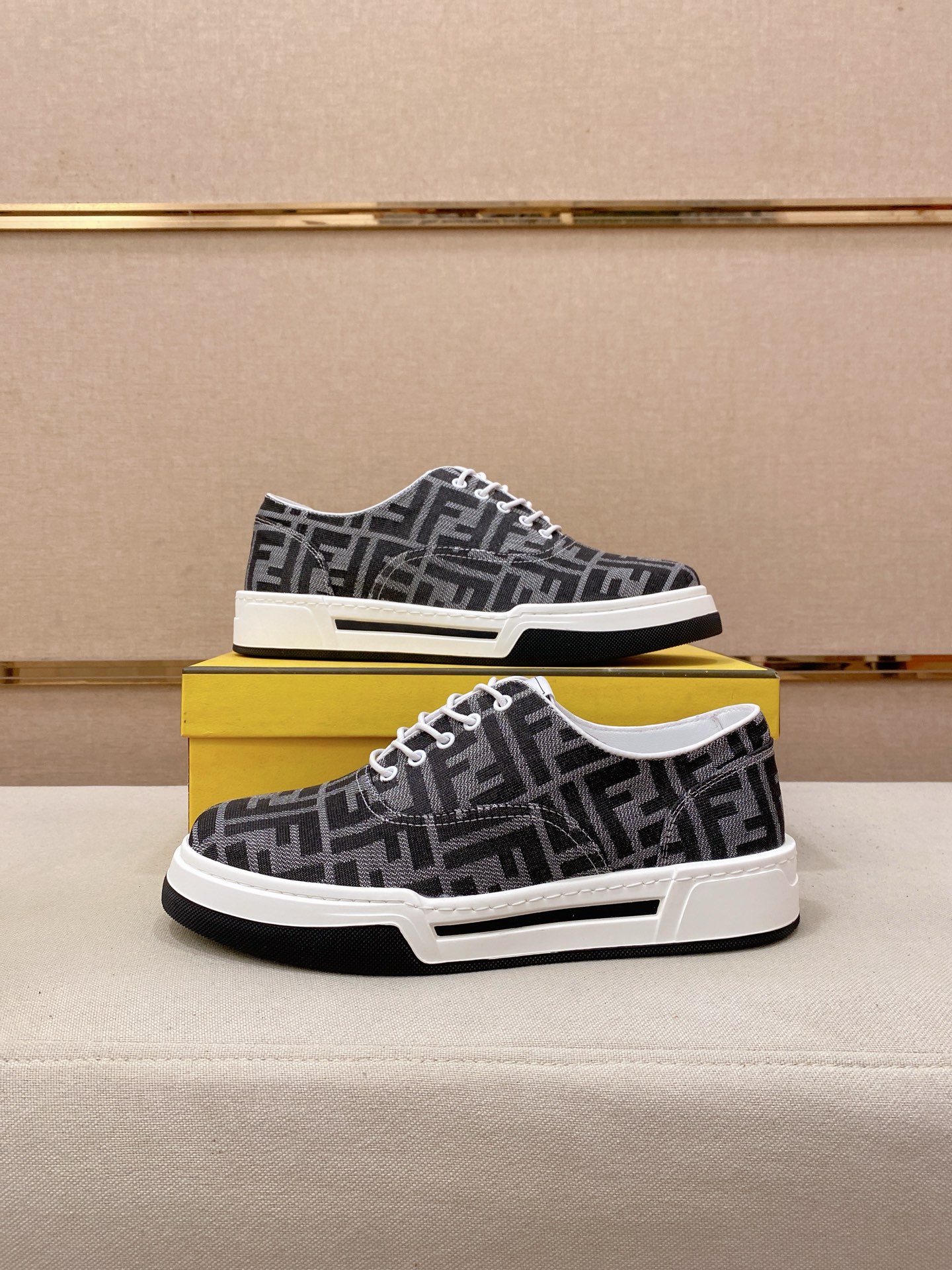 Fendi FF Logo Low-Top Sneakers Black