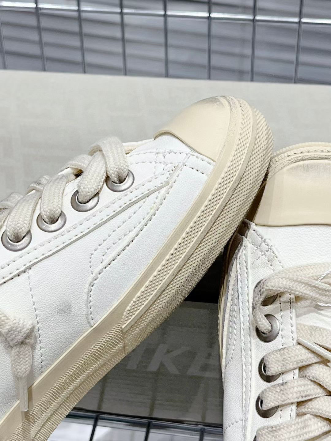 Golden Goose V-Star 2 Low Sneakers White Pink