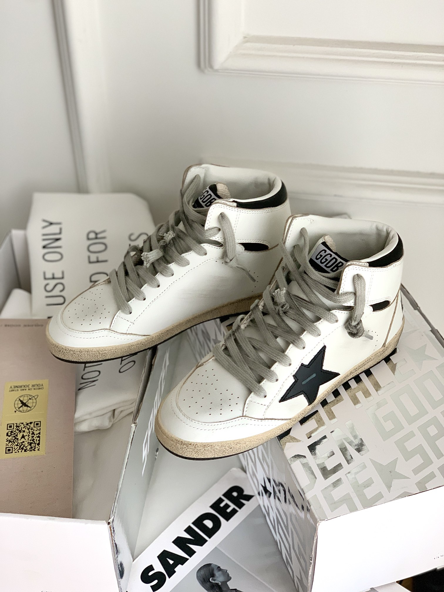 Golden Goose SKY-STAR High-Top Sneakers White/Black