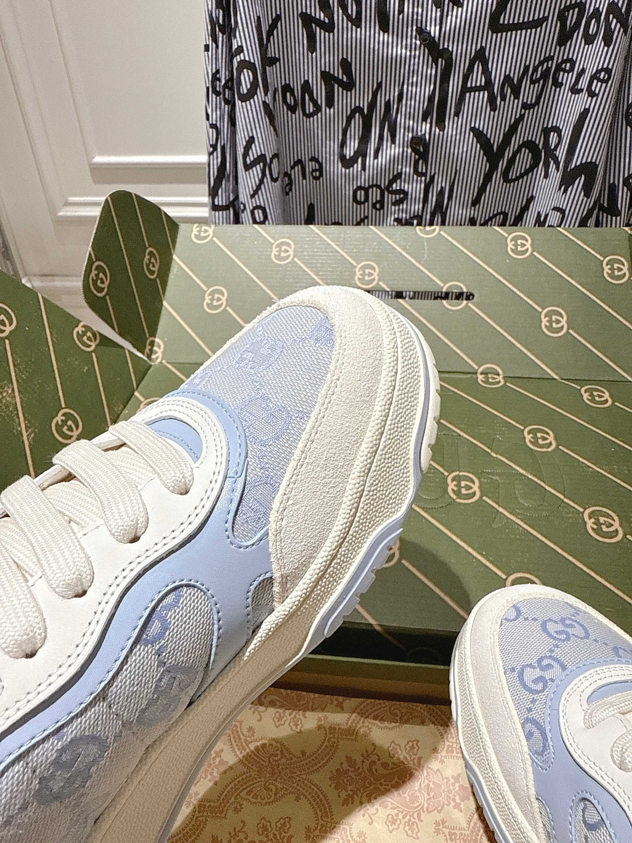 Gucci Retro Low-Top Sneakers Blue/White