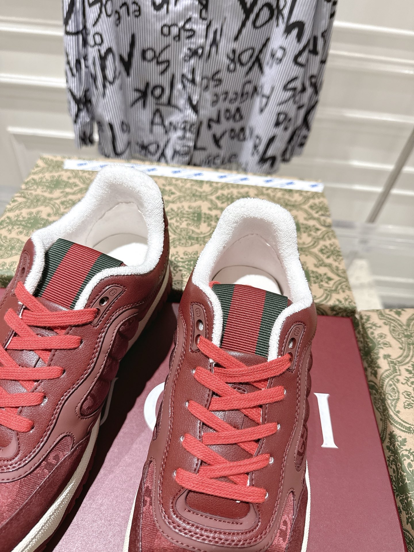 Gucci Vintage Low-Top Sneakers Burgundy