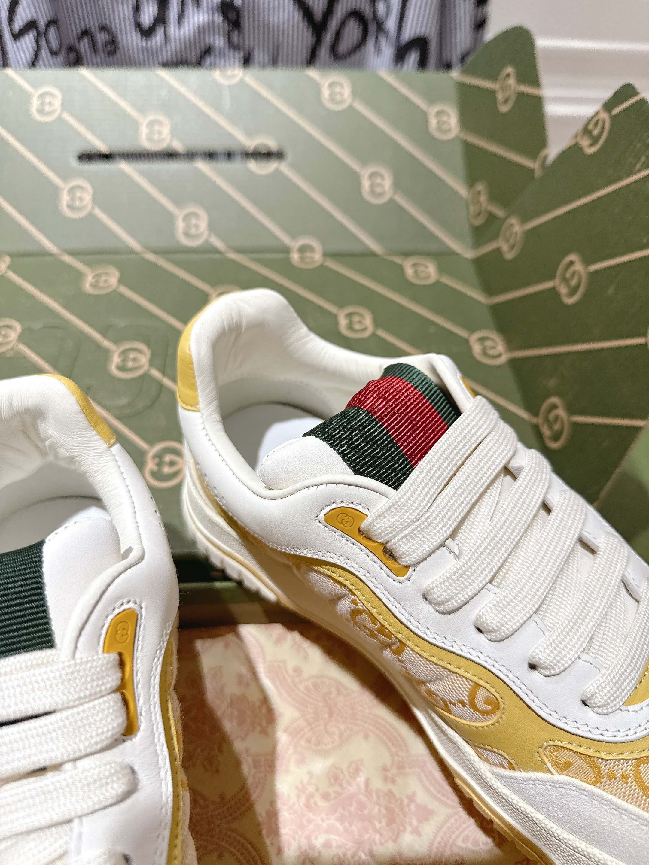 Gucci Vintage Distressed Sneakers White/Gold