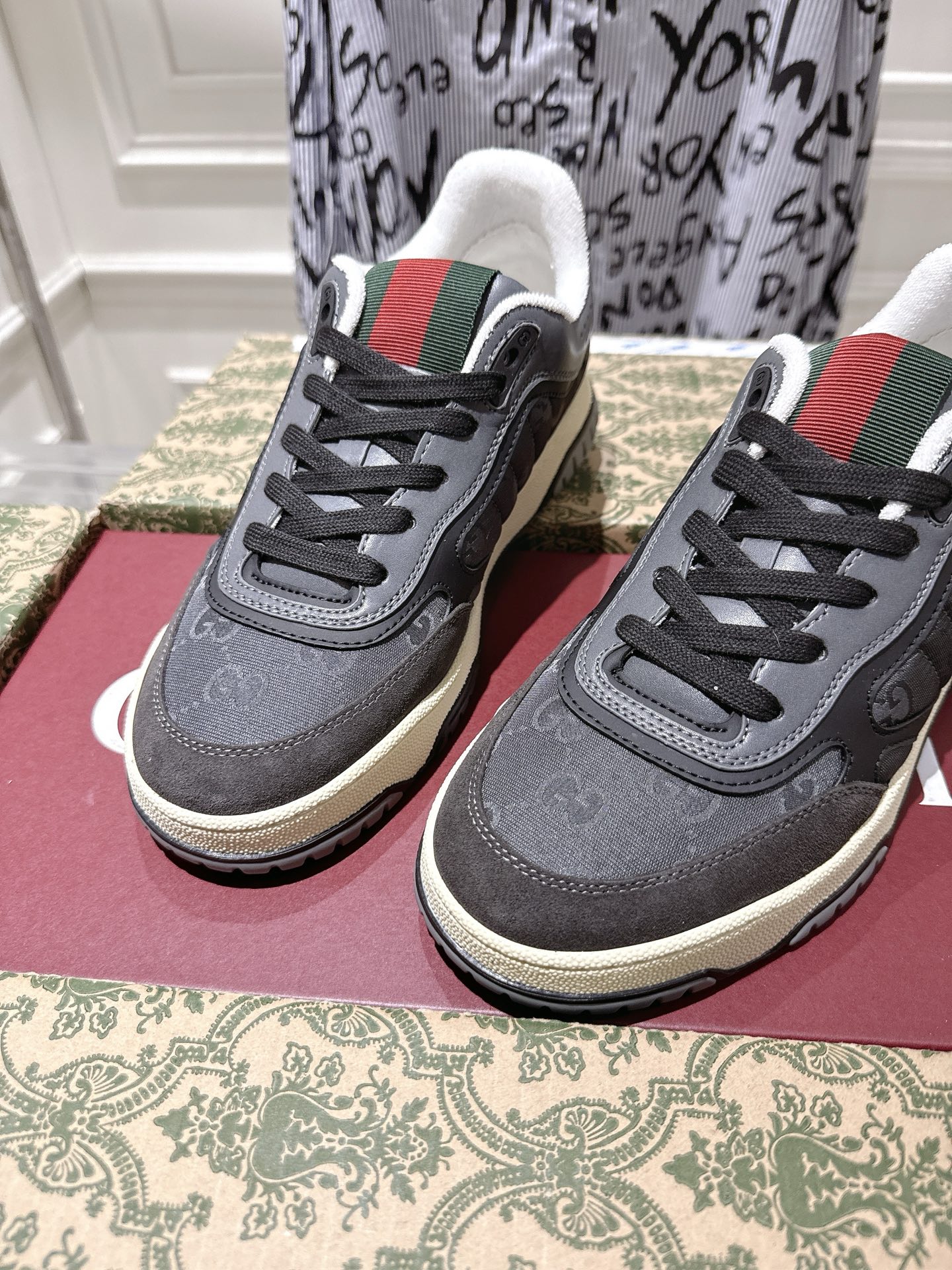 Gucci Vintage Distressed Low-Top Sneakers Grey