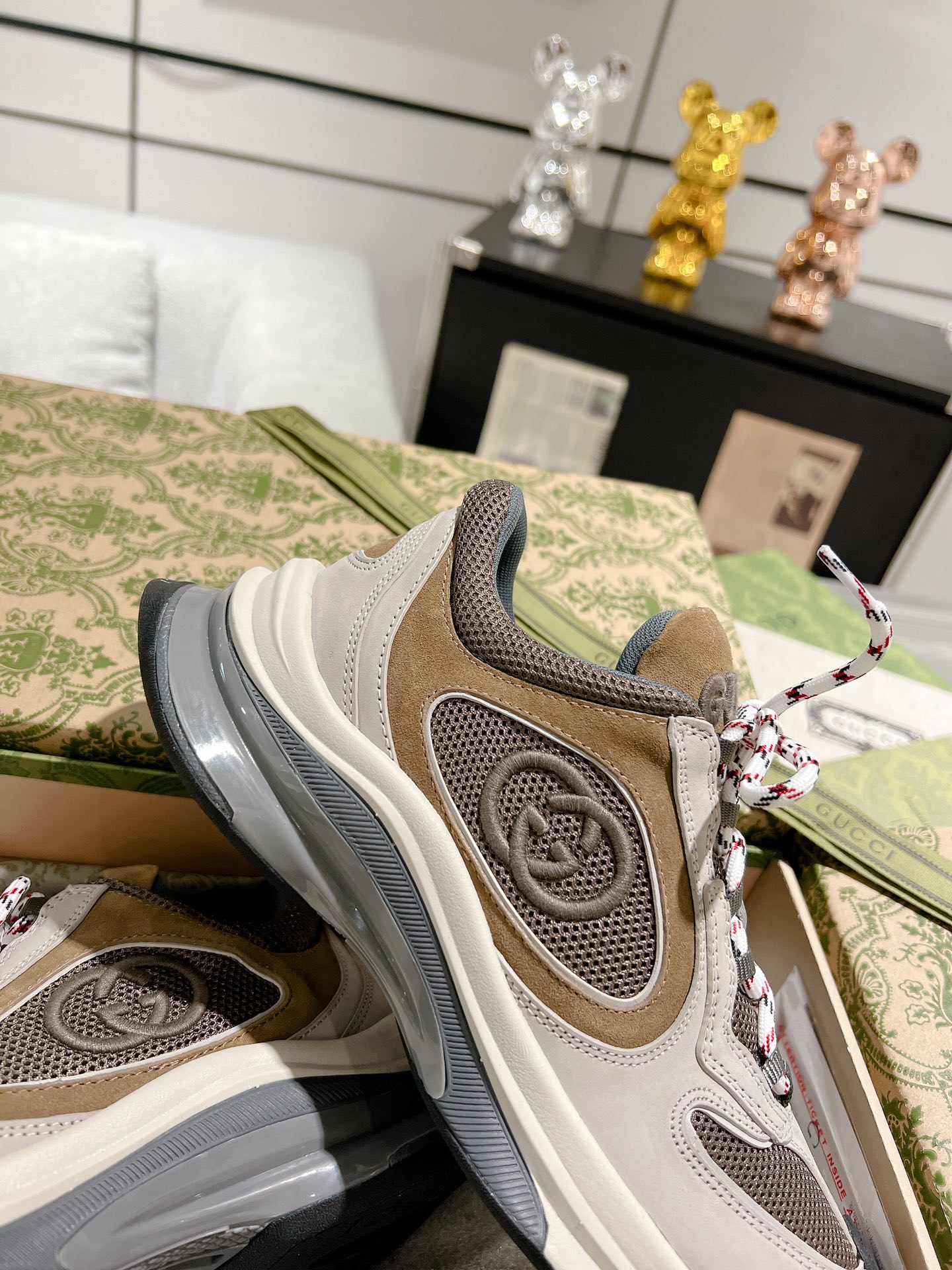 Gucci Run Chunky Sneakers Beige