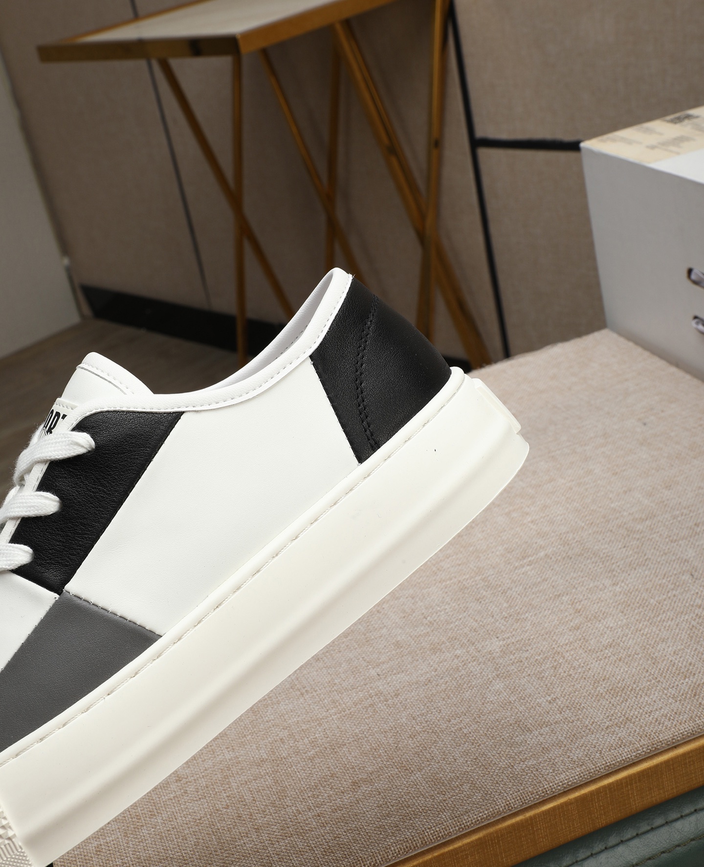 Gucci Leather Low-Top Sneakers Black/White
