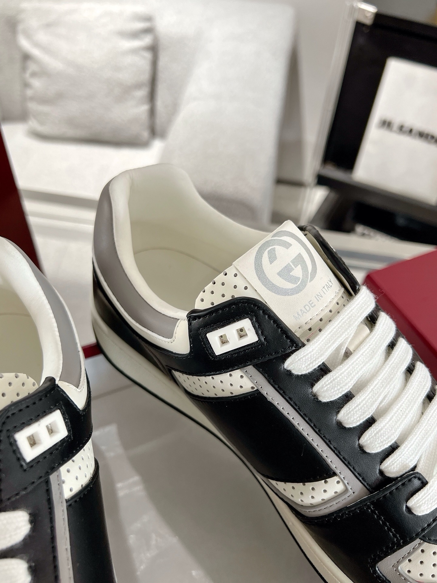 Gucci GG Retro Defense Sneakers Black/White