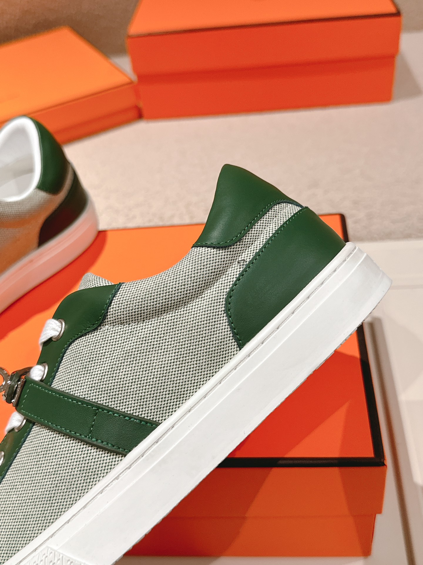 Hermes Kelly Buckle Low-Top Sneakers Green