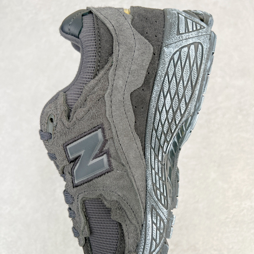 New Balance 2002R Suede Runner Grey
