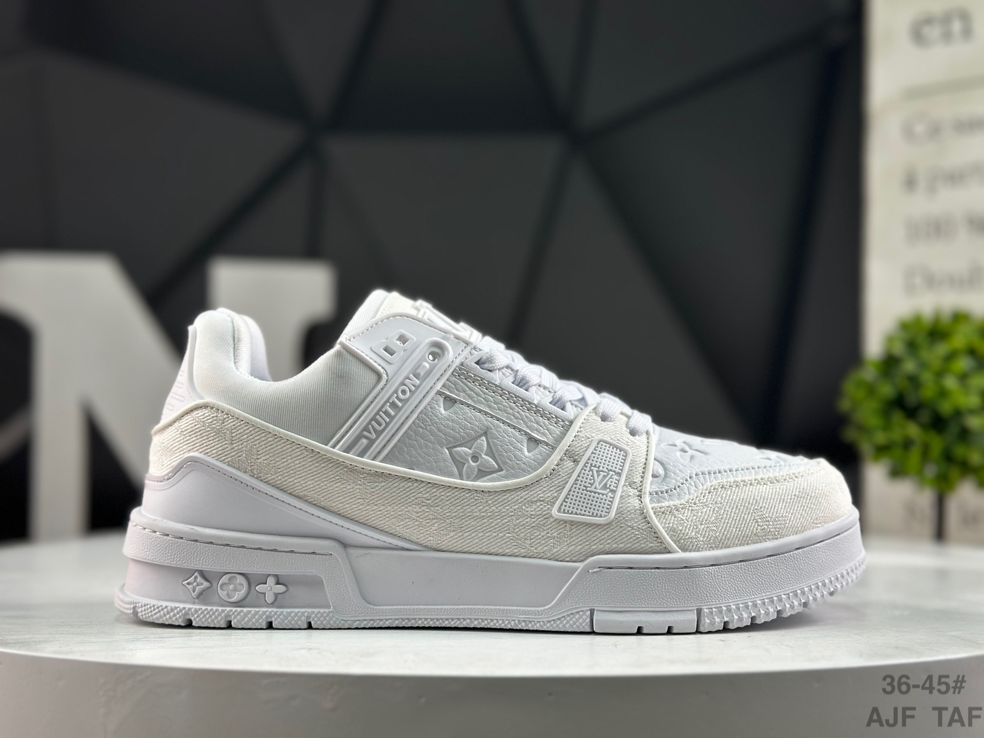 Louis Vuitton Trainer Maxi Low Sneaker Multicolor