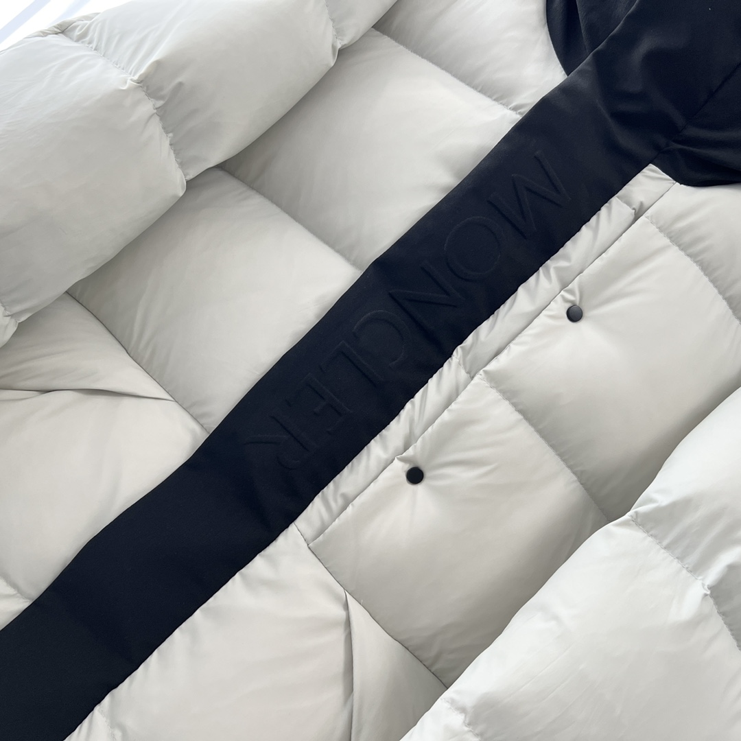 Moncler Madeira Down Jacket Grey/Black