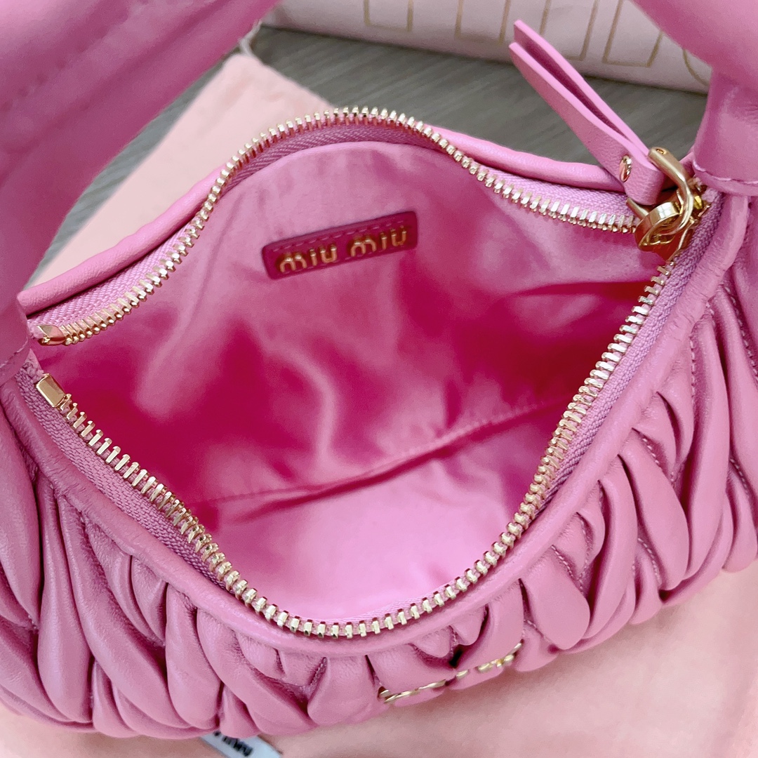 Miu Miu Miu Wander Matelasse Bag Pink