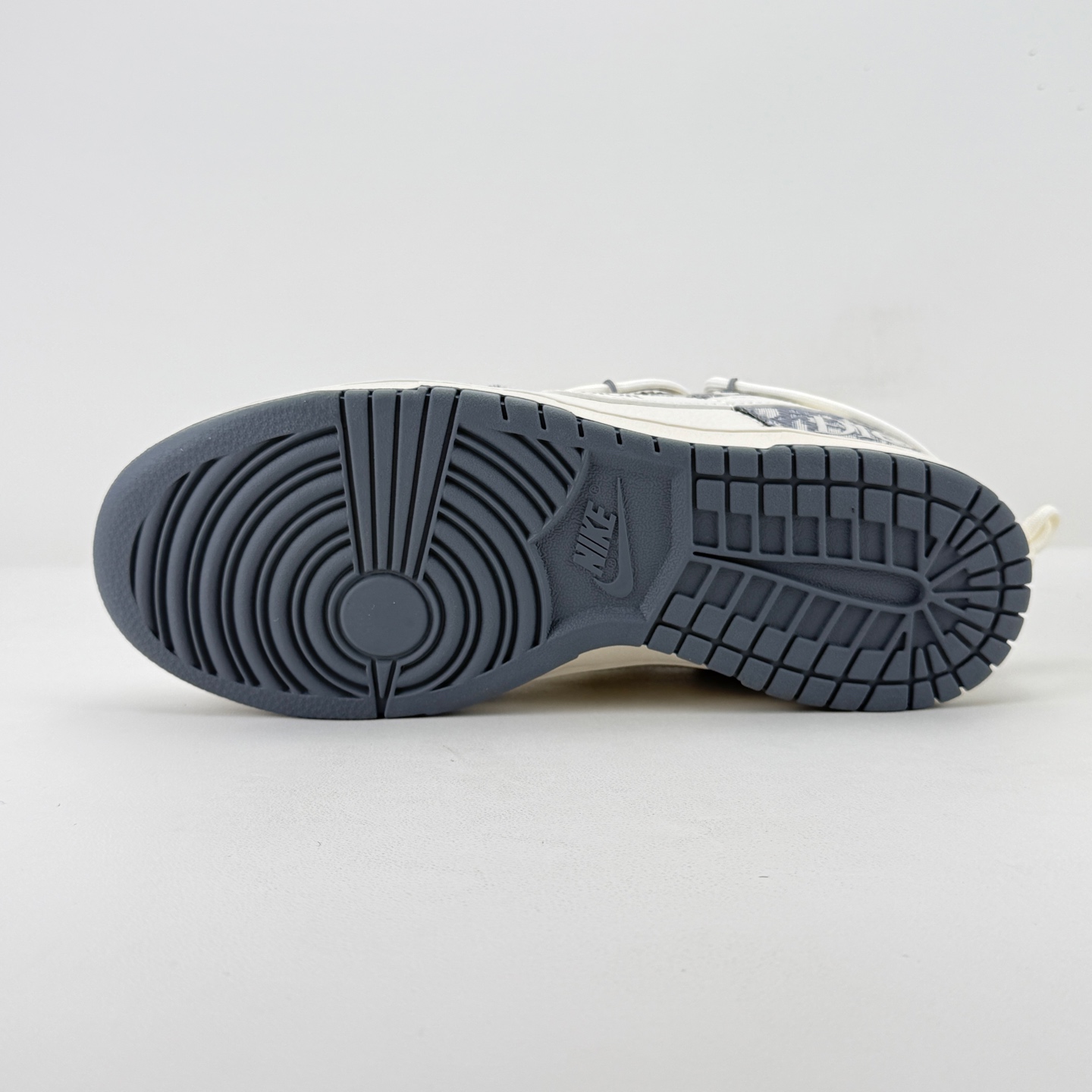 Nike SB Dunk Low Grey White