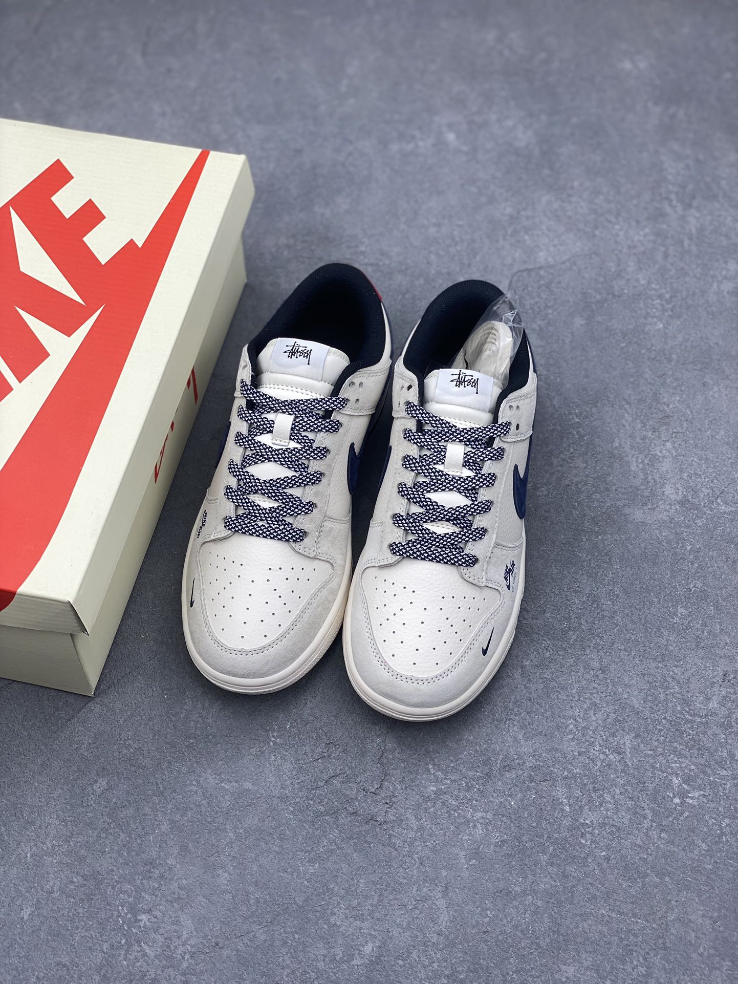 Nike SB Dunk Low Navy Cream