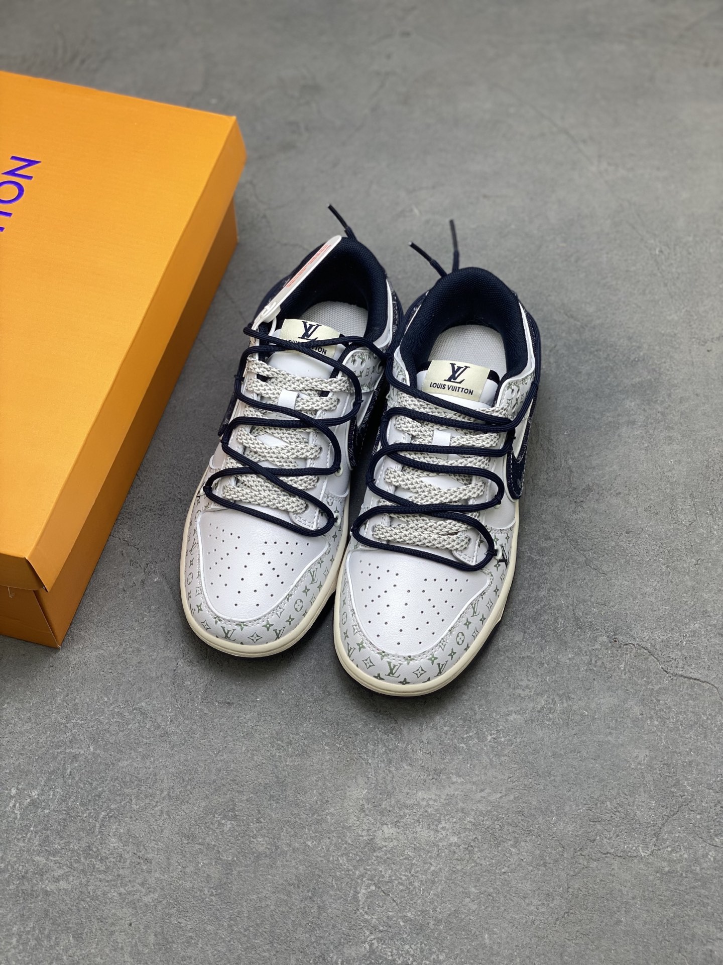 Nike SB Dunk Low White Navy