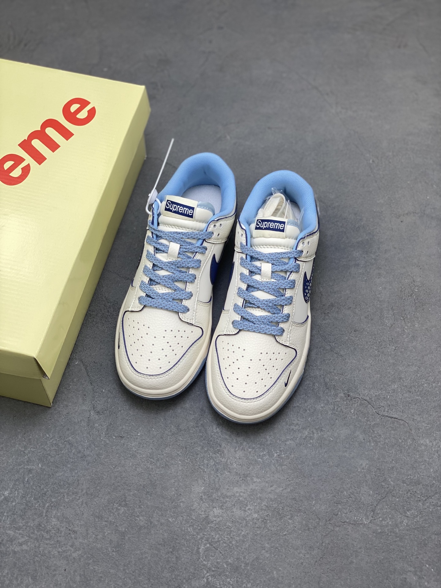 Nike SB Dunk Supreme Blue