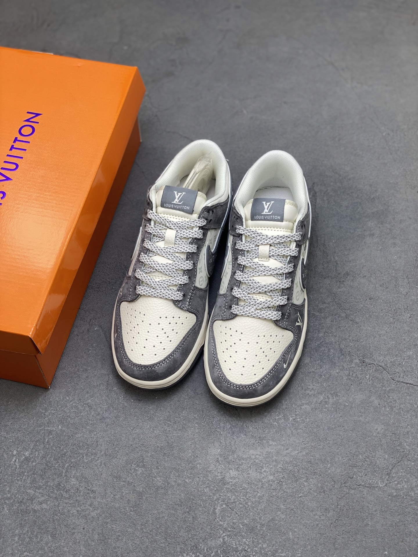 Nike Dunk Low LV Grey