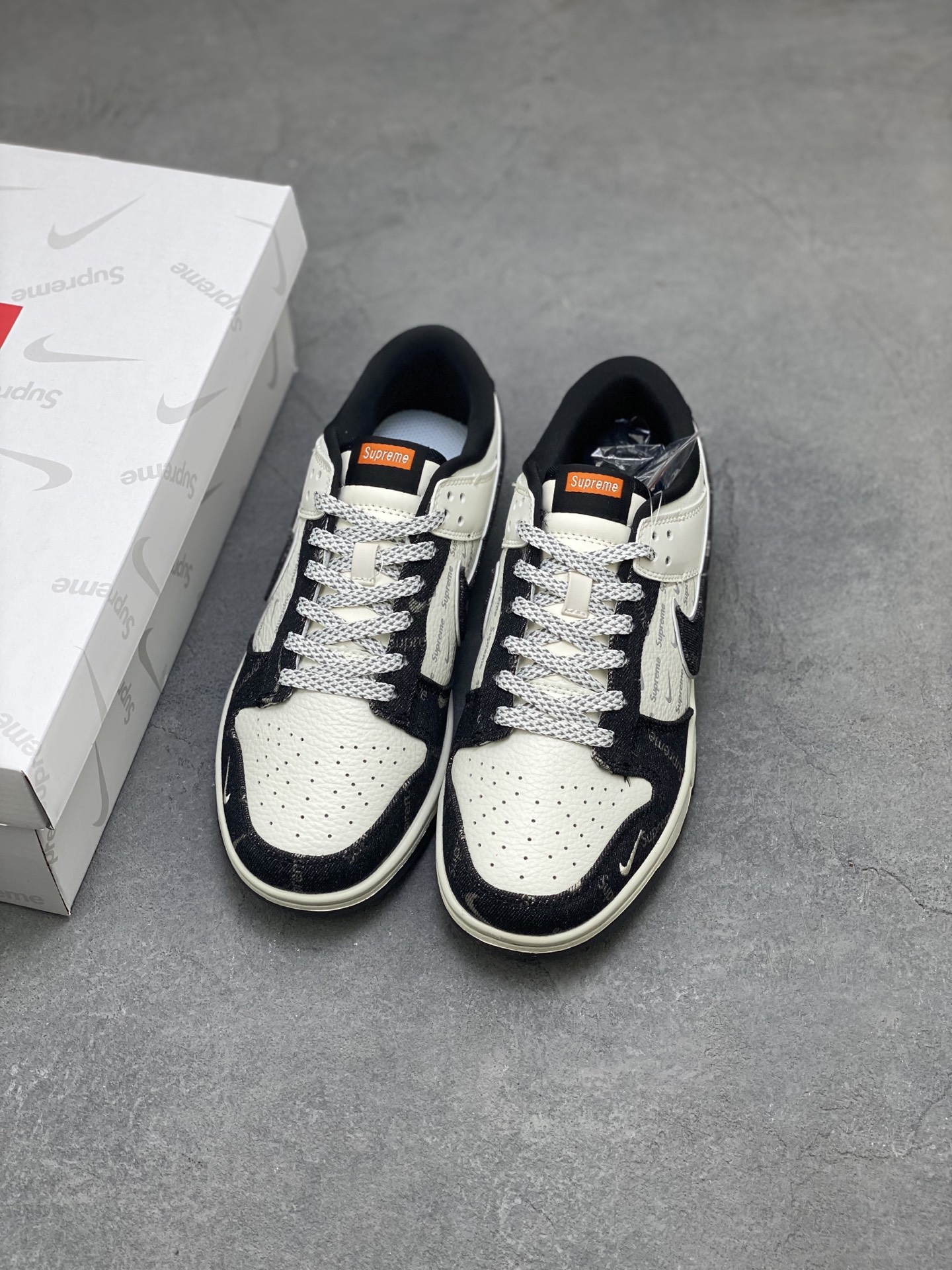 Nike SB Dunk Low Black White