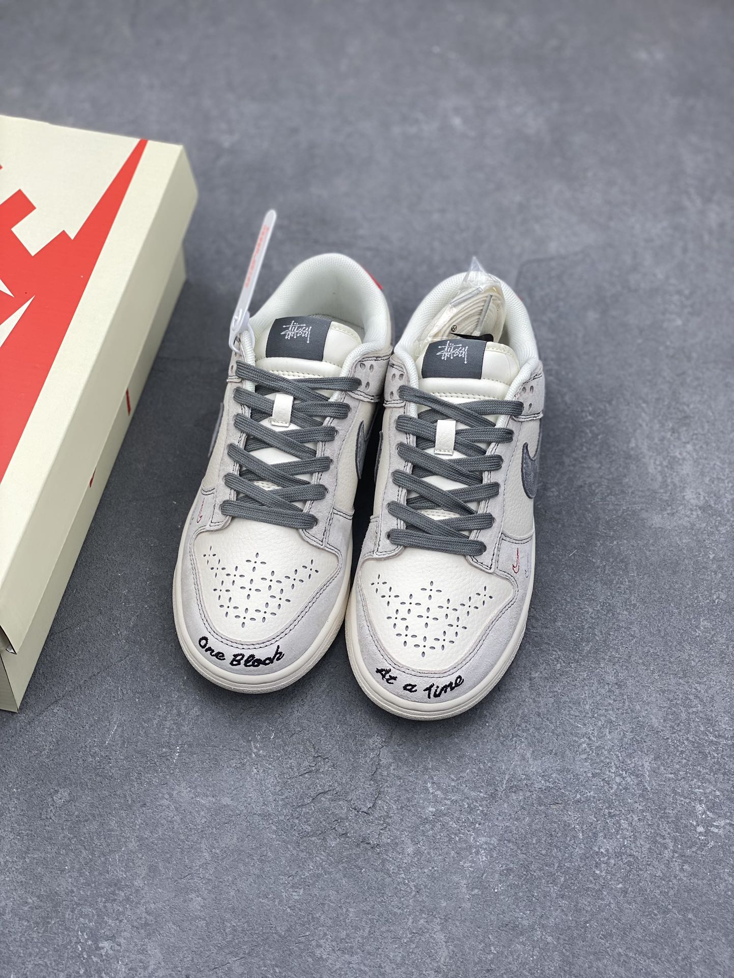 Nike SB Dunk Low Grey Red