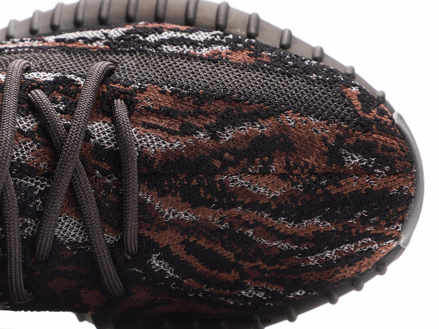 Adidas Yeezy Boost 350 V2 Sneakers Black/Brown
