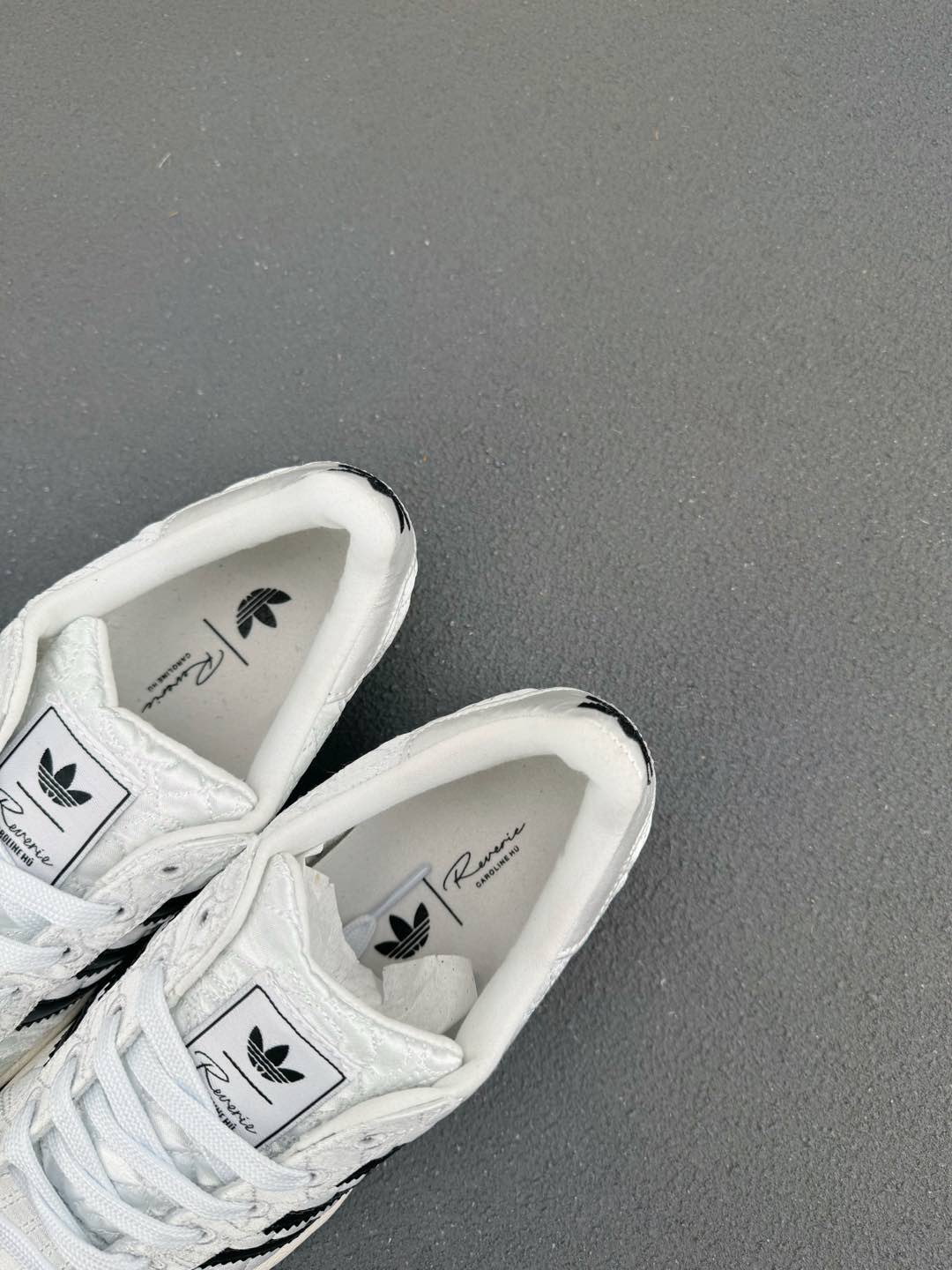 Adidas Originals Superstar W Caroline Hu Bow Sneakers White/Black