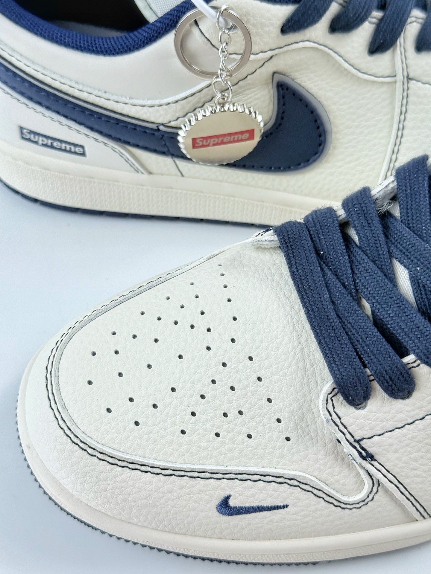 Jordan 1 Retro Low x Supreme Sneakers White/Navy
