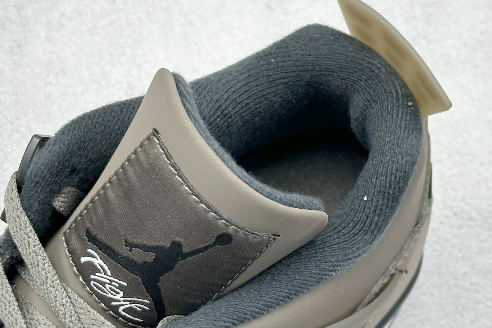 Jordan Air Jordan 4 Retro Mocha Taupe/Black