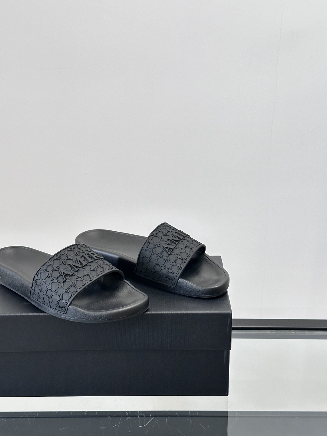 Amiri Embossed Logo Slide Sandals Black