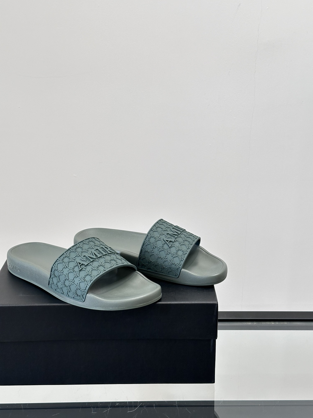 Amiri Embossed Logo Slides Green