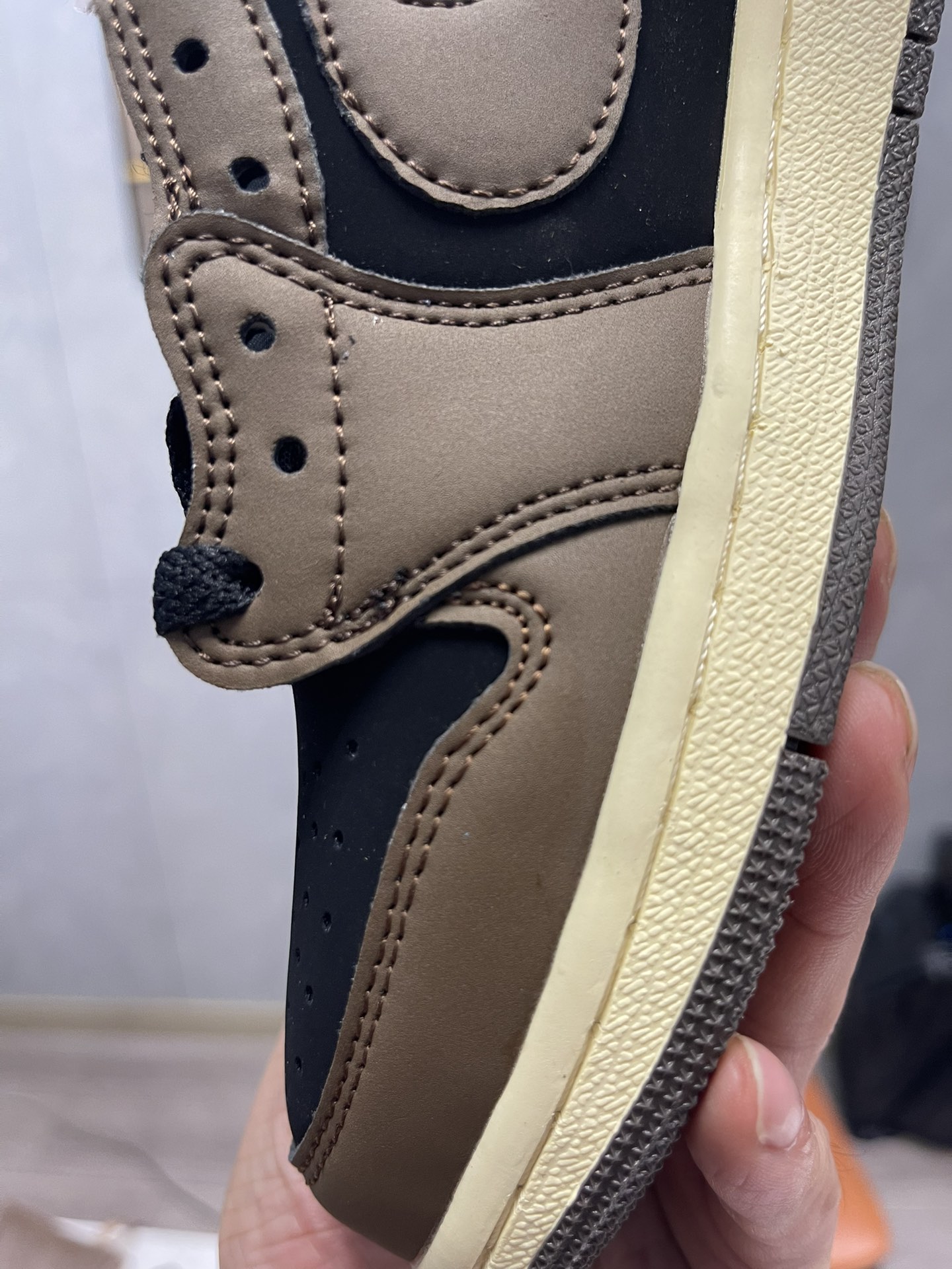 Jordan 1 Low Reverse Mocha Brown