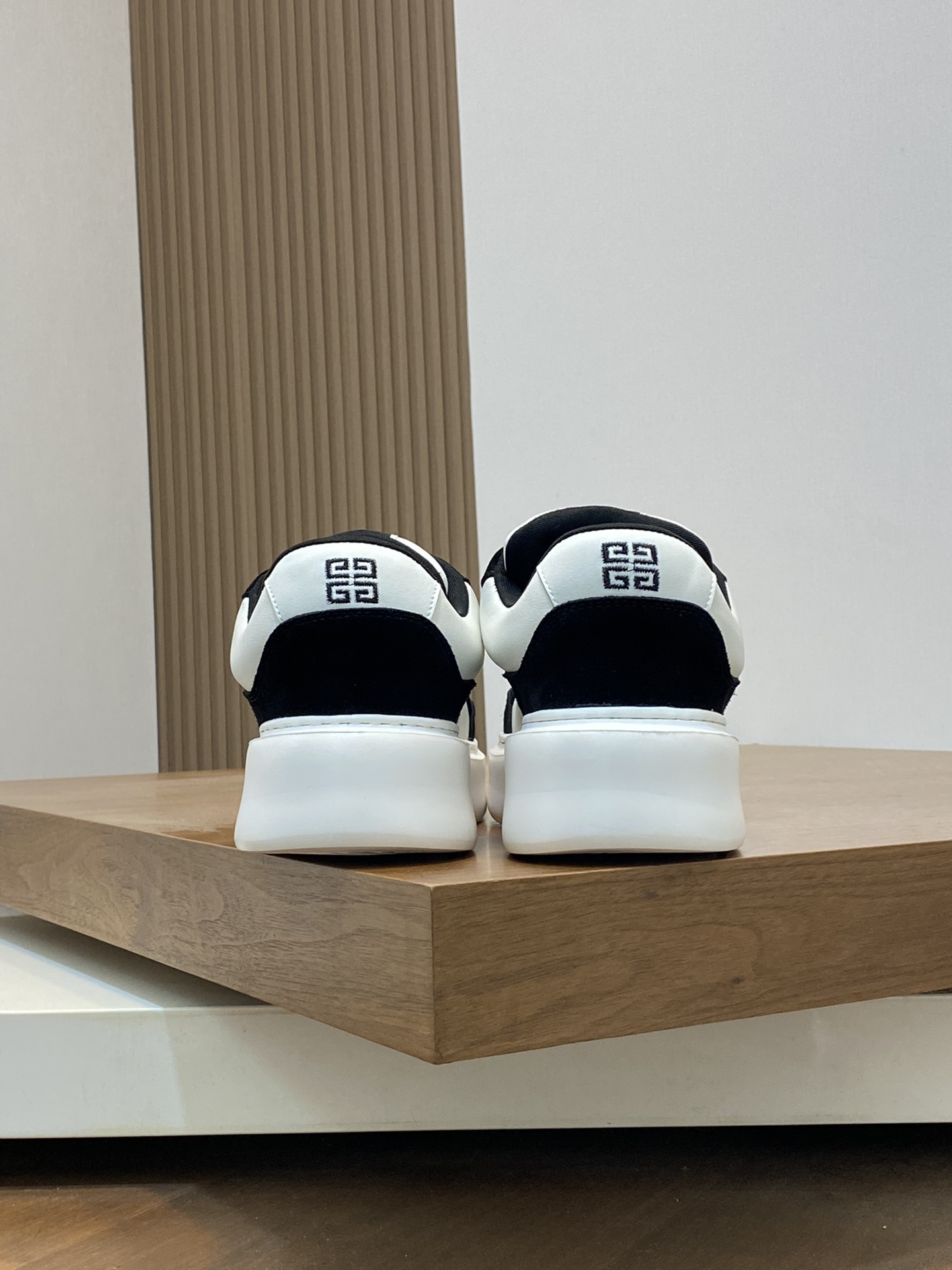 Givenchy Calfskin Low-Top Sneakers Black/White