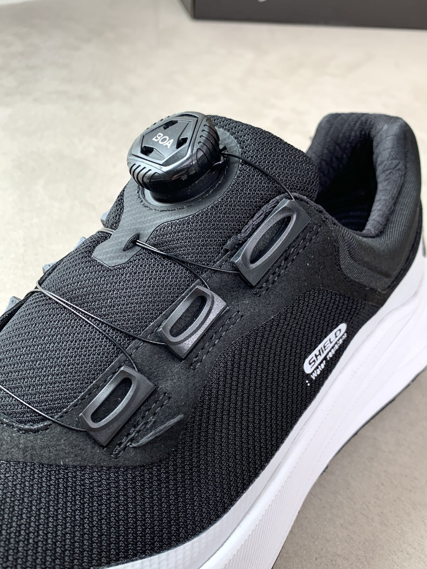 Descente Dualis G BOA Trail Runners Black/White