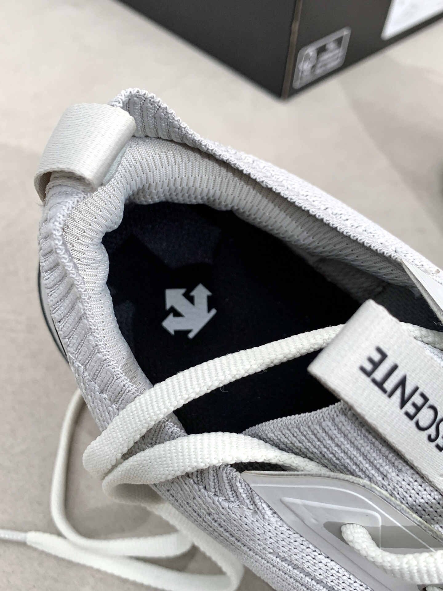 Descente Lavitate II Knit Running Shoes Grey
