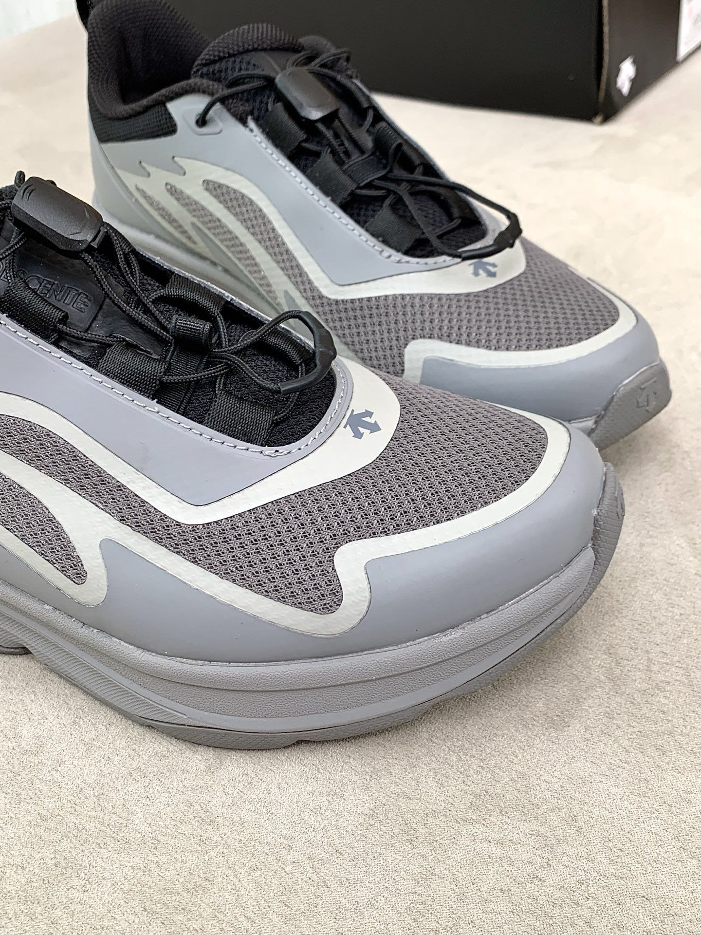 Descente LAVITATE Cushion Run Shoes Grey