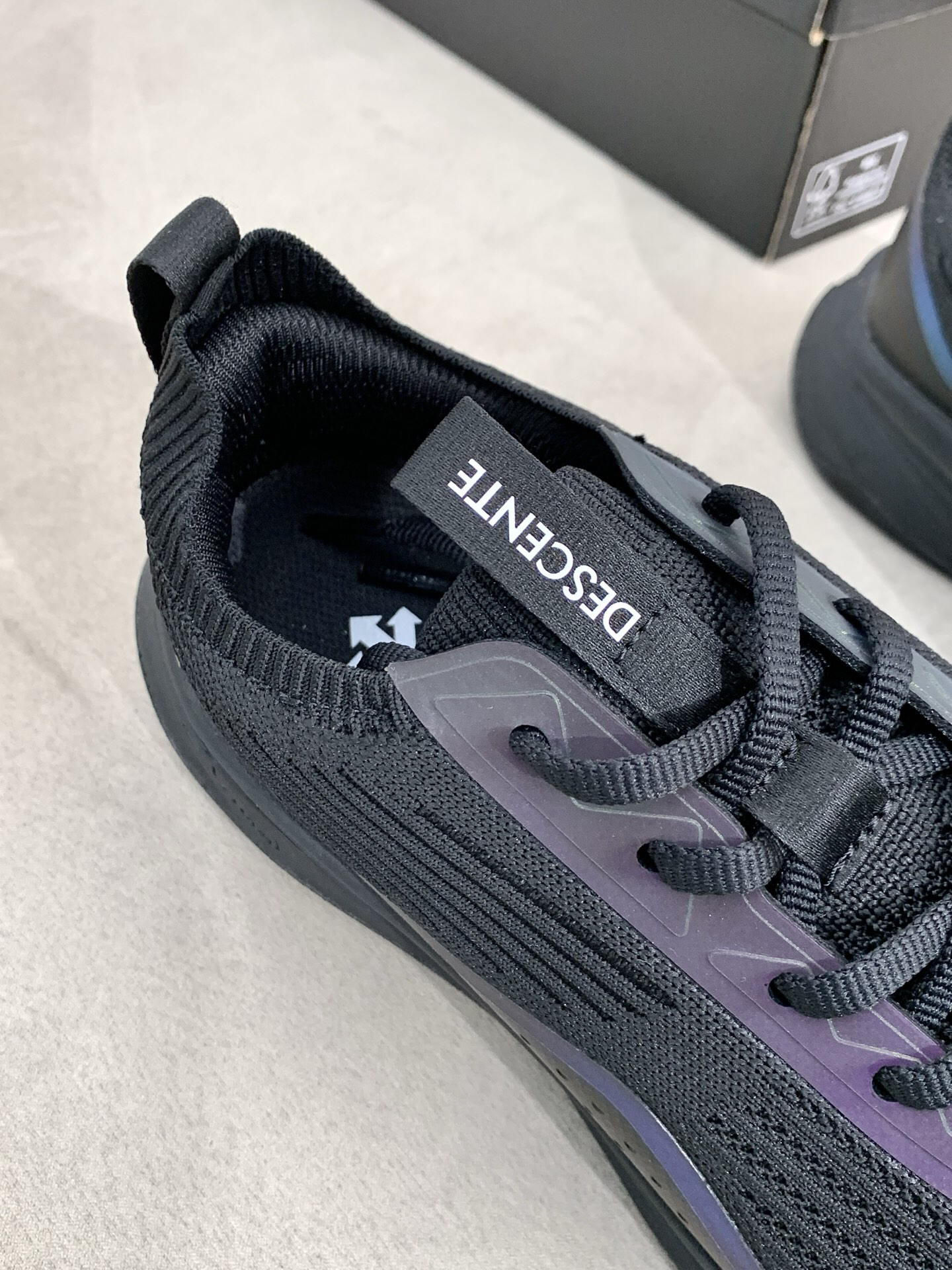 Descente Lavitate II Knit Sneakers Black