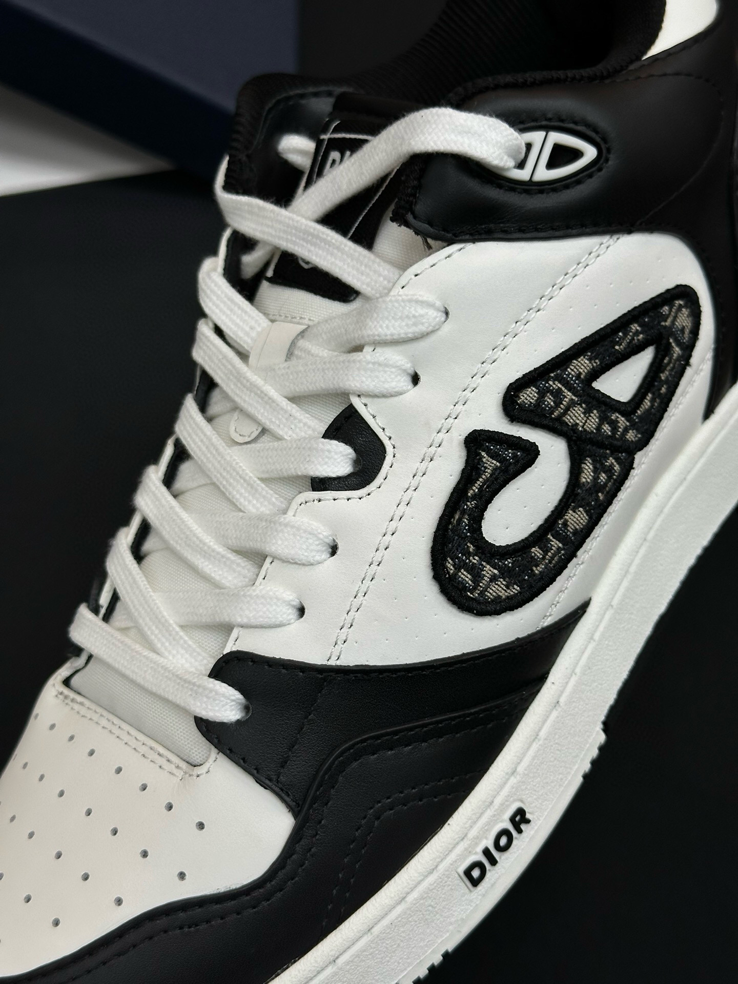 Dior B57 Low-Top Sneakers Black/White