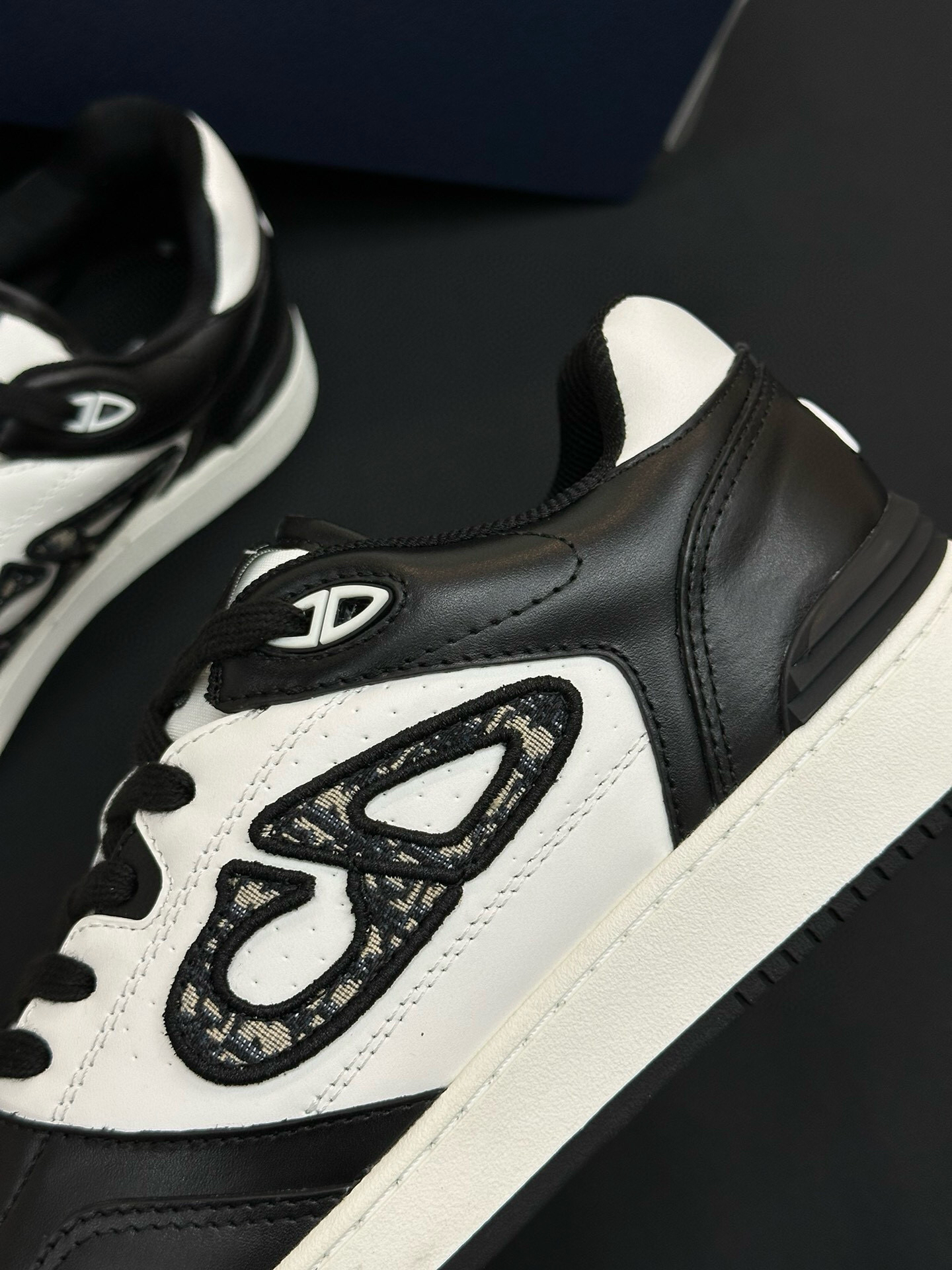 Dior B57 Low-Top Sneakers Black/White
