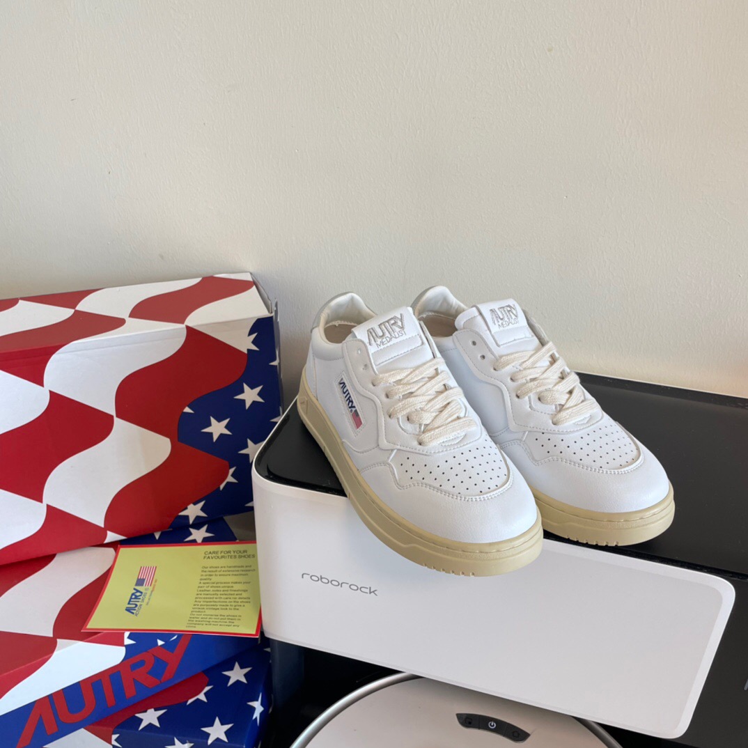 Autry Leather Court Sneakers White