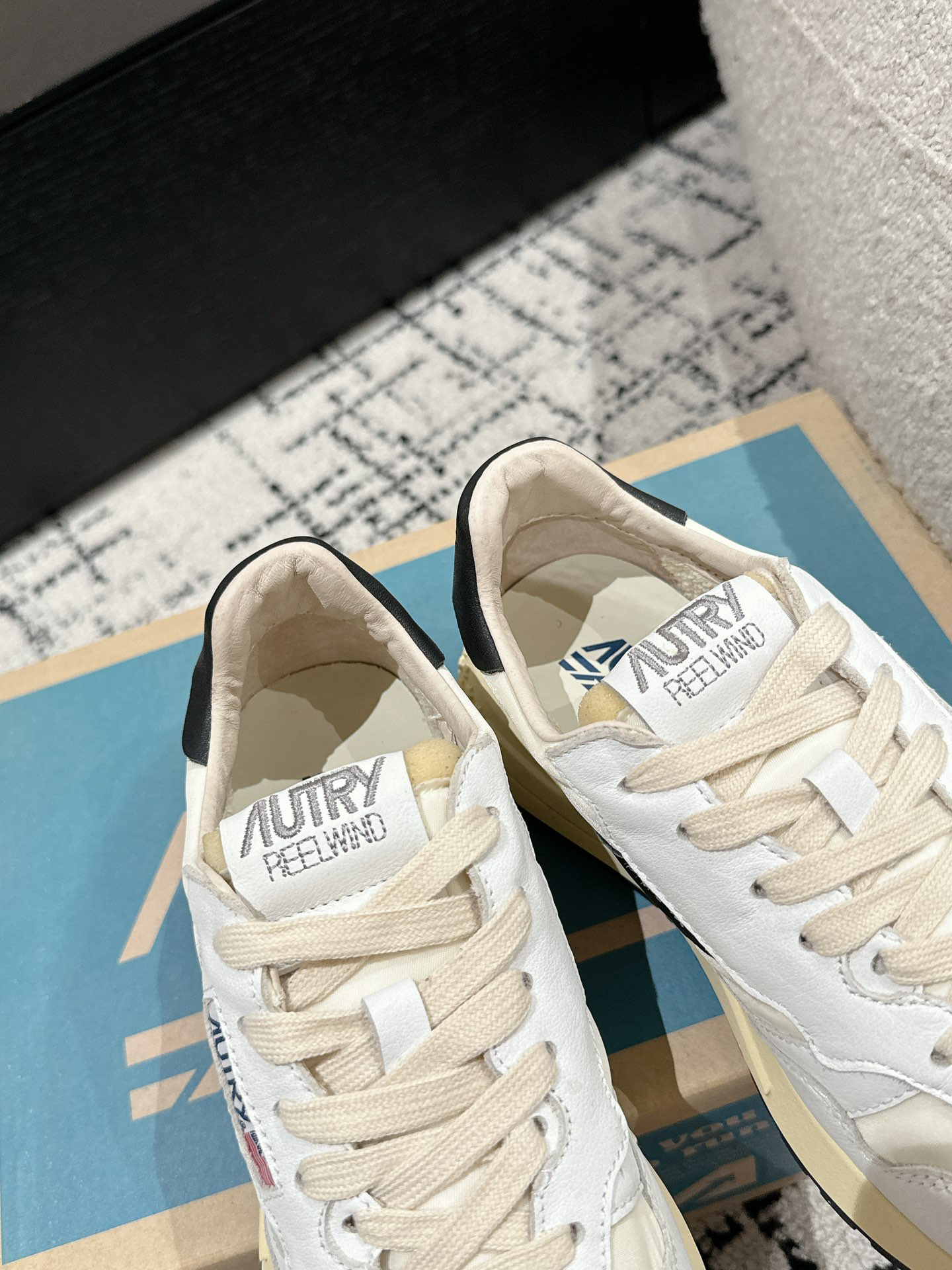 Autry Rewind Retro Runner Sneakers White/Black