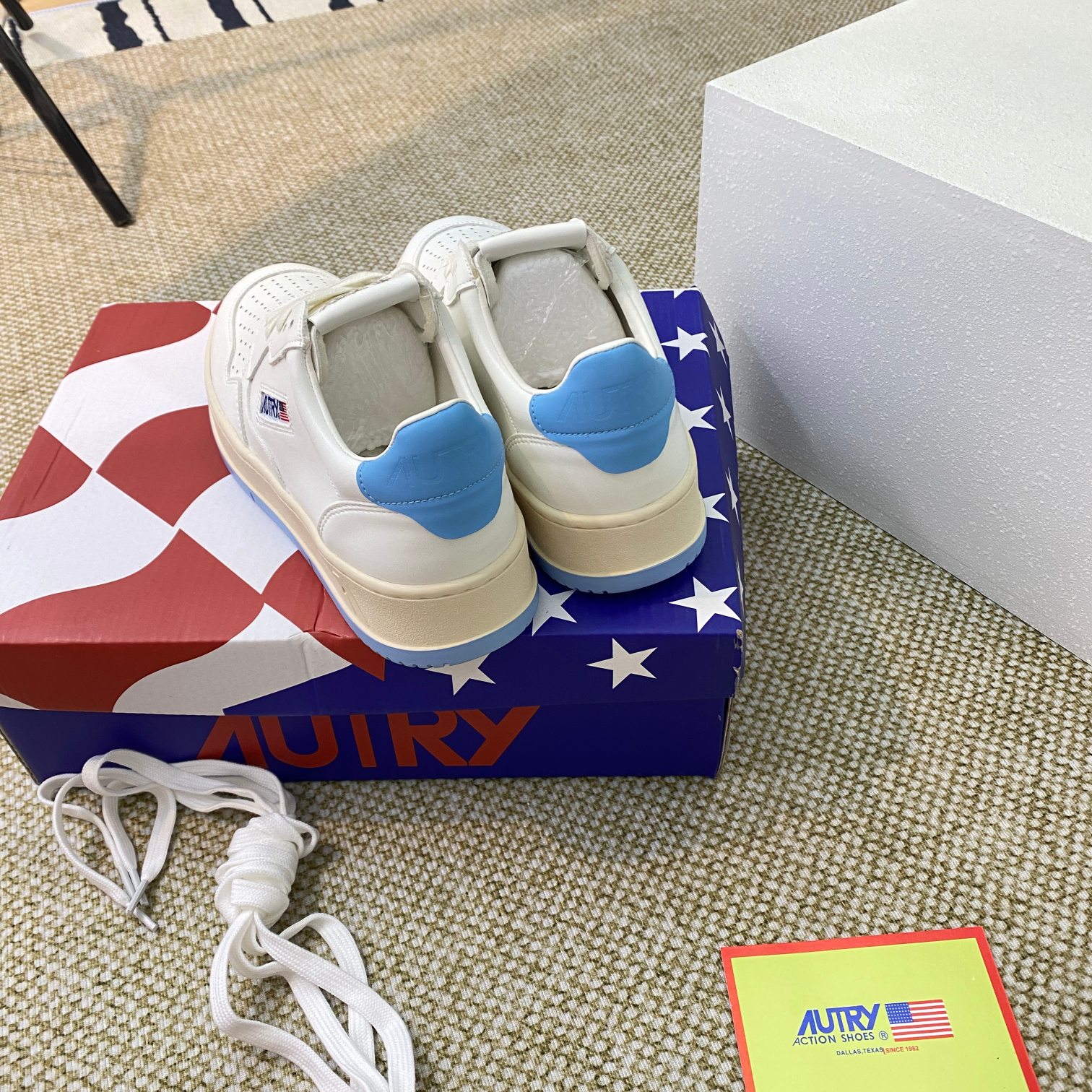Autry Medalist Leather Sneakers White/Blue